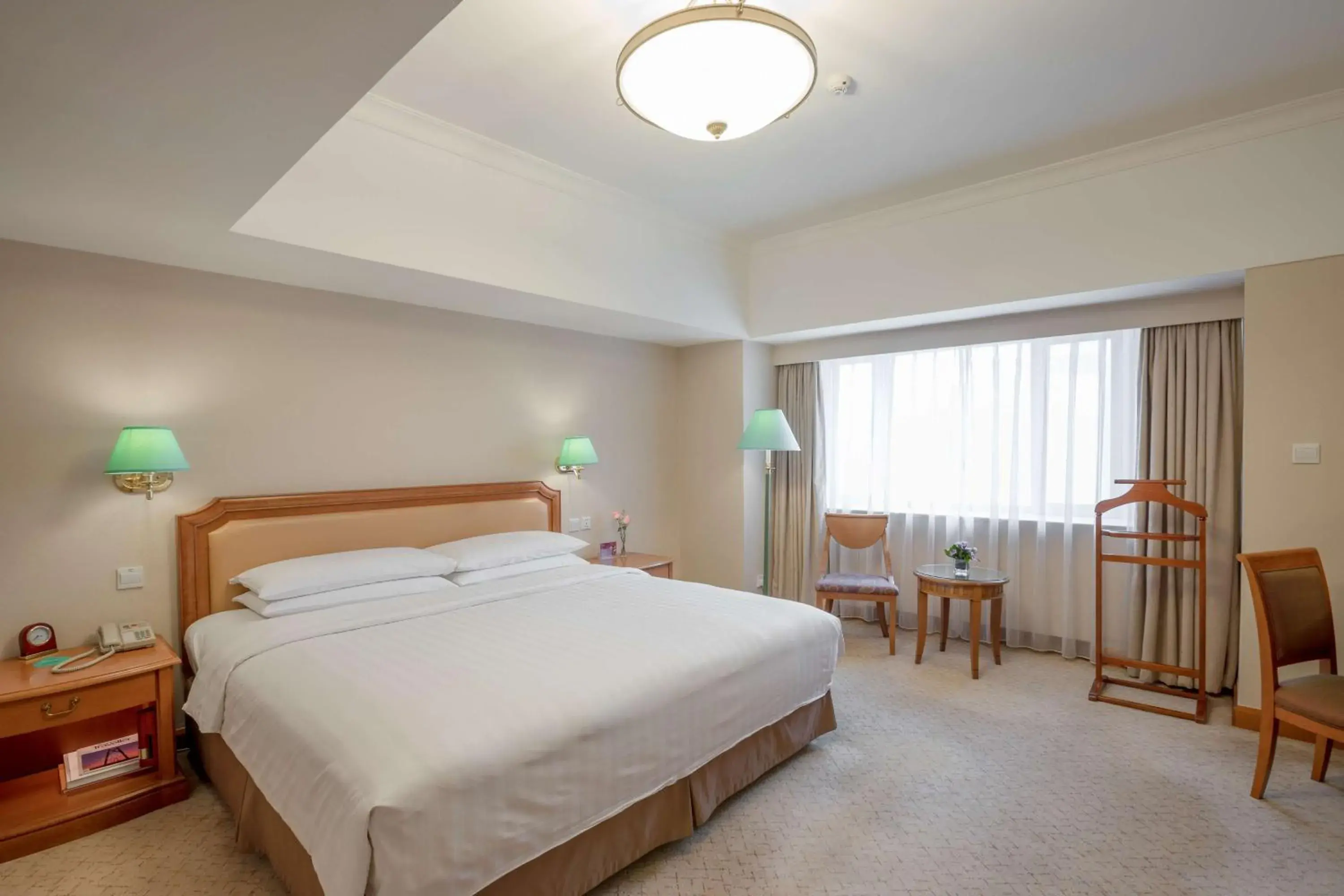 Photo of the whole room, Bed in JEN Shenyang by Shangri-La Photo of the whole room, Bed in JEN Shenyang by Shangri-La