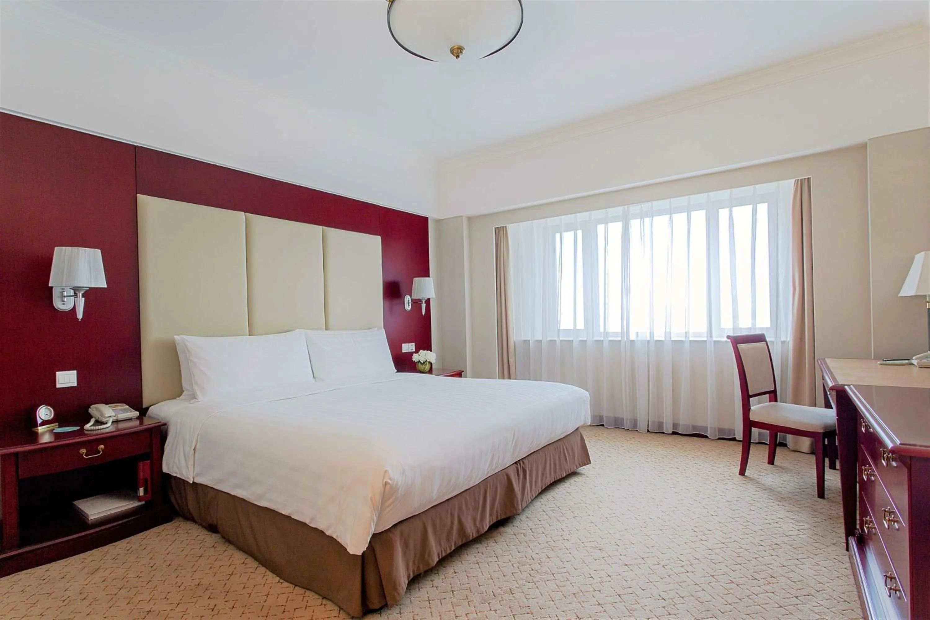 Photo of the whole room, Bed in JEN Shenyang by Shangri-La