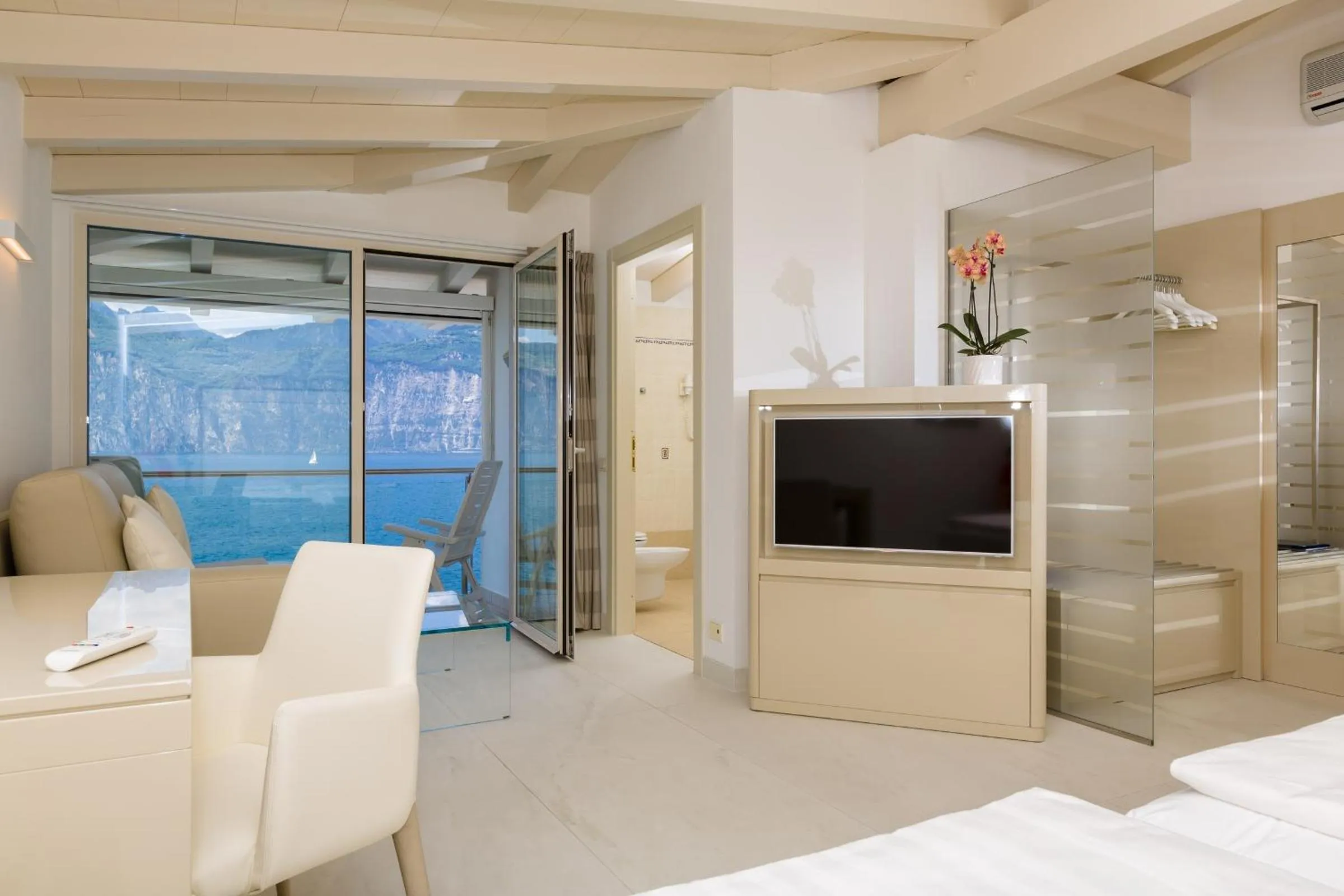 Photo of the whole room in Hotel Vega