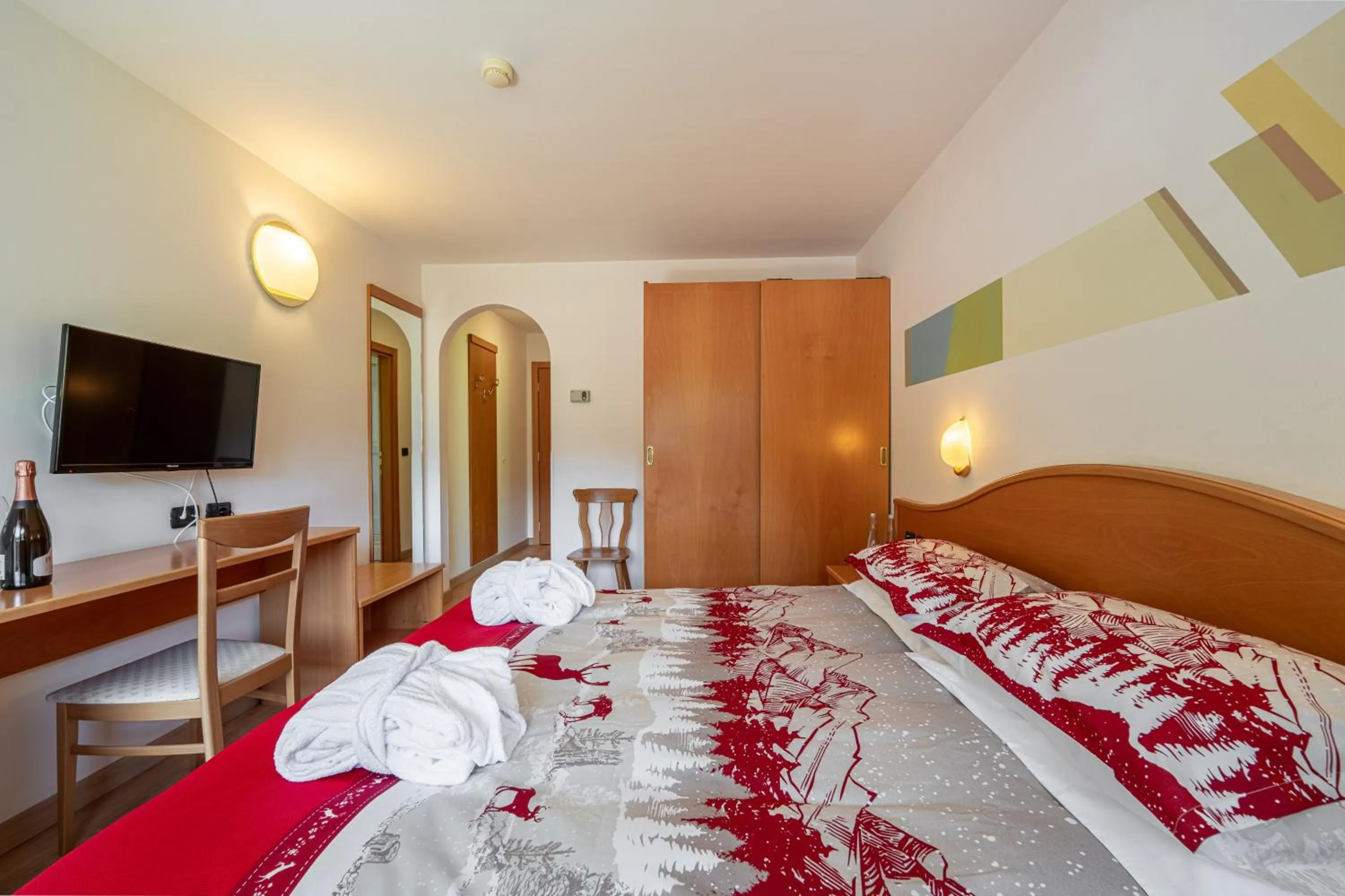 Bedroom, Bed in Hotel Dolomites Inn