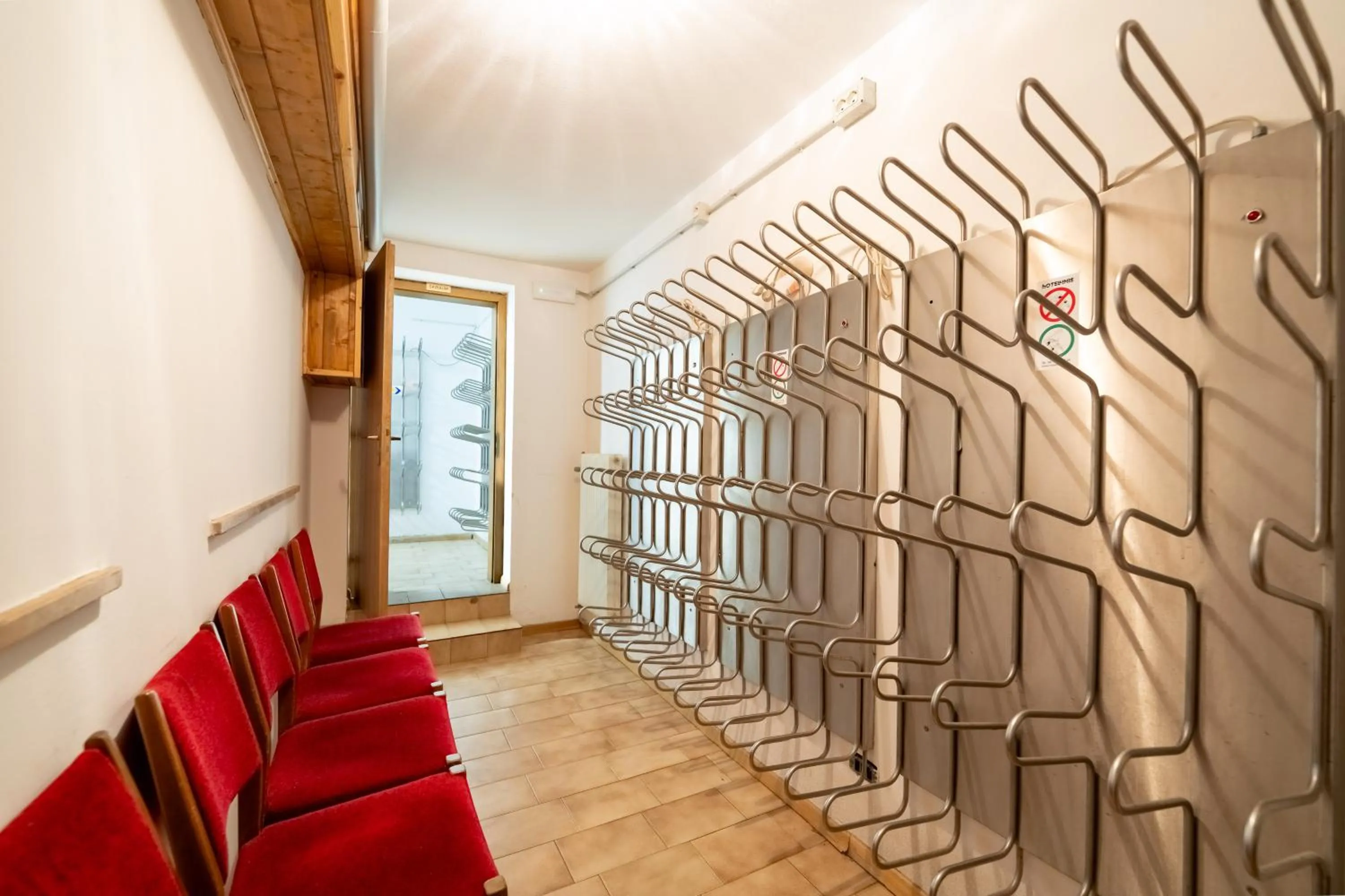 Skiing in Hotel Dolomites Inn