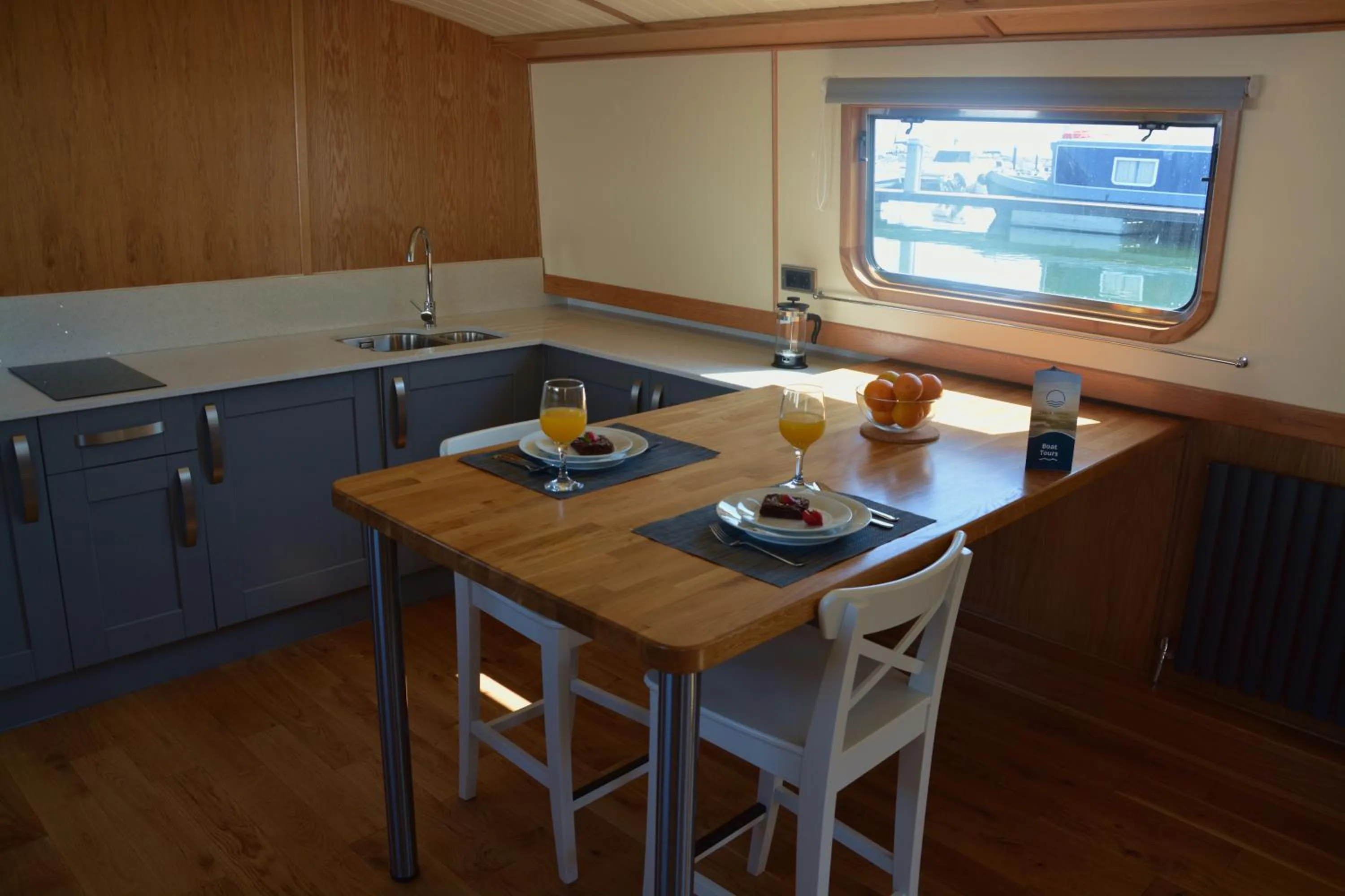 Kitchen or kitchenette in Tagus Marina