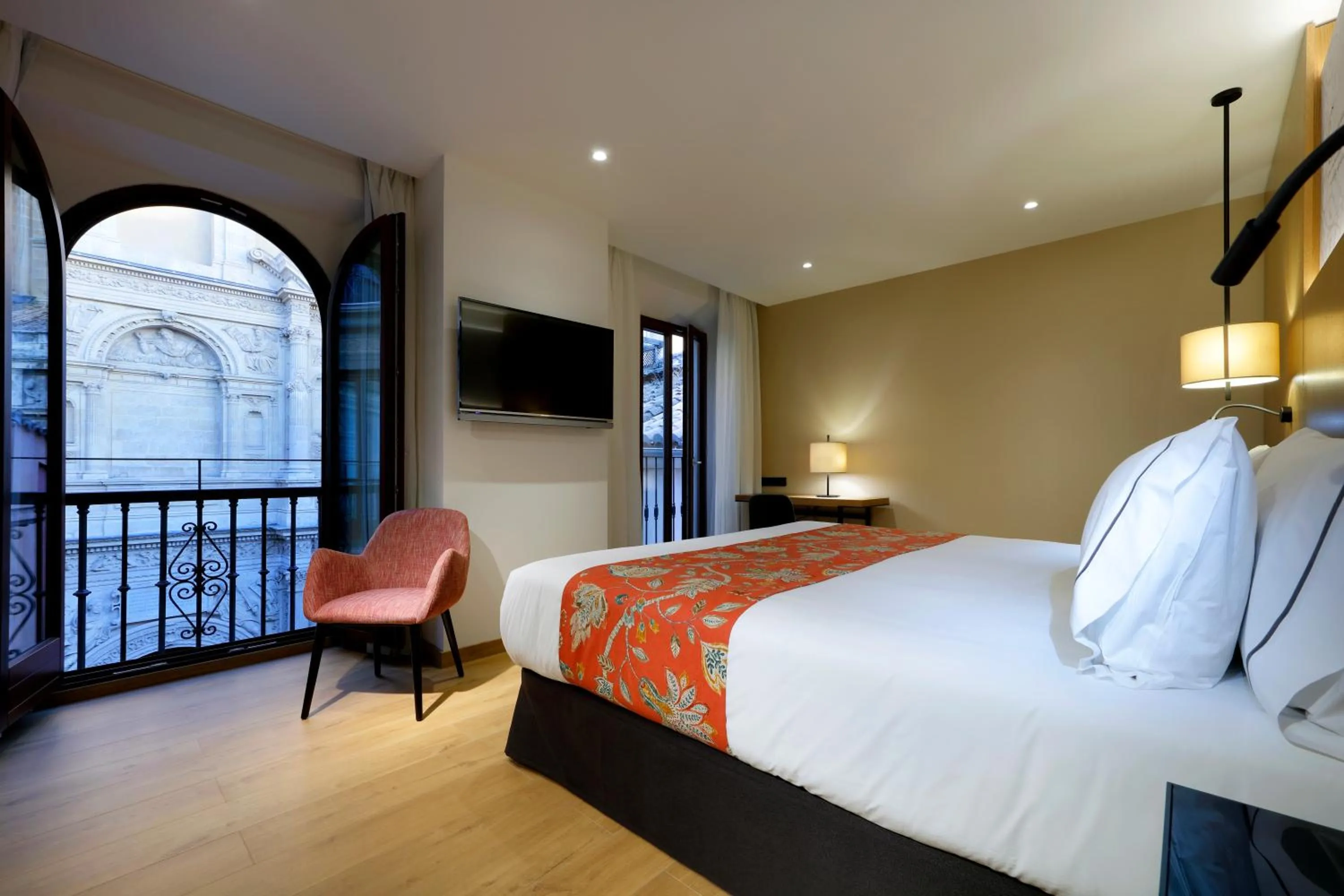 Photo of the whole room, Bed in Áurea Catedral by Eurostars Hotel Company