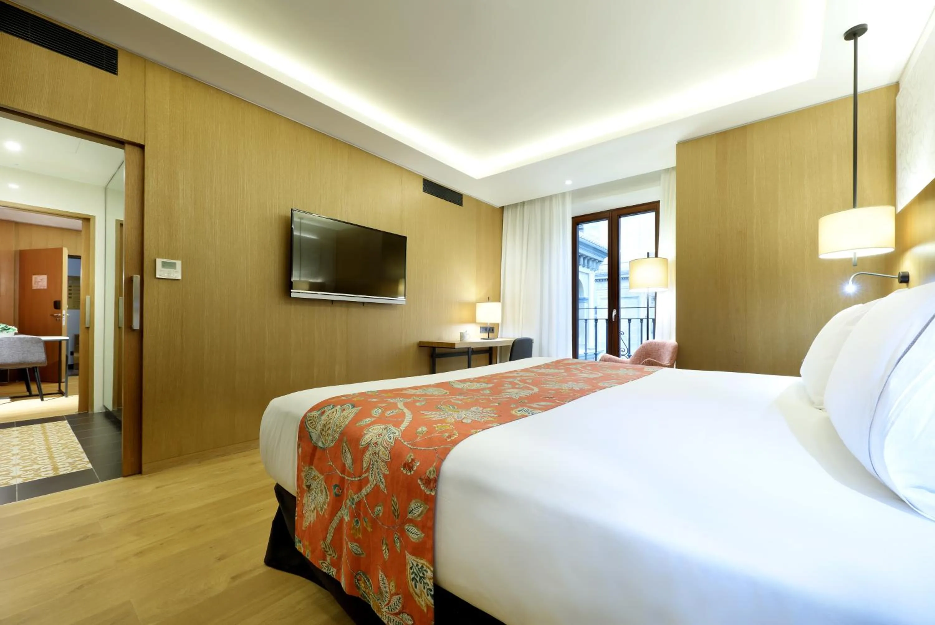 Photo of the whole room, Bed in Áurea Catedral by Eurostars Hotel Company