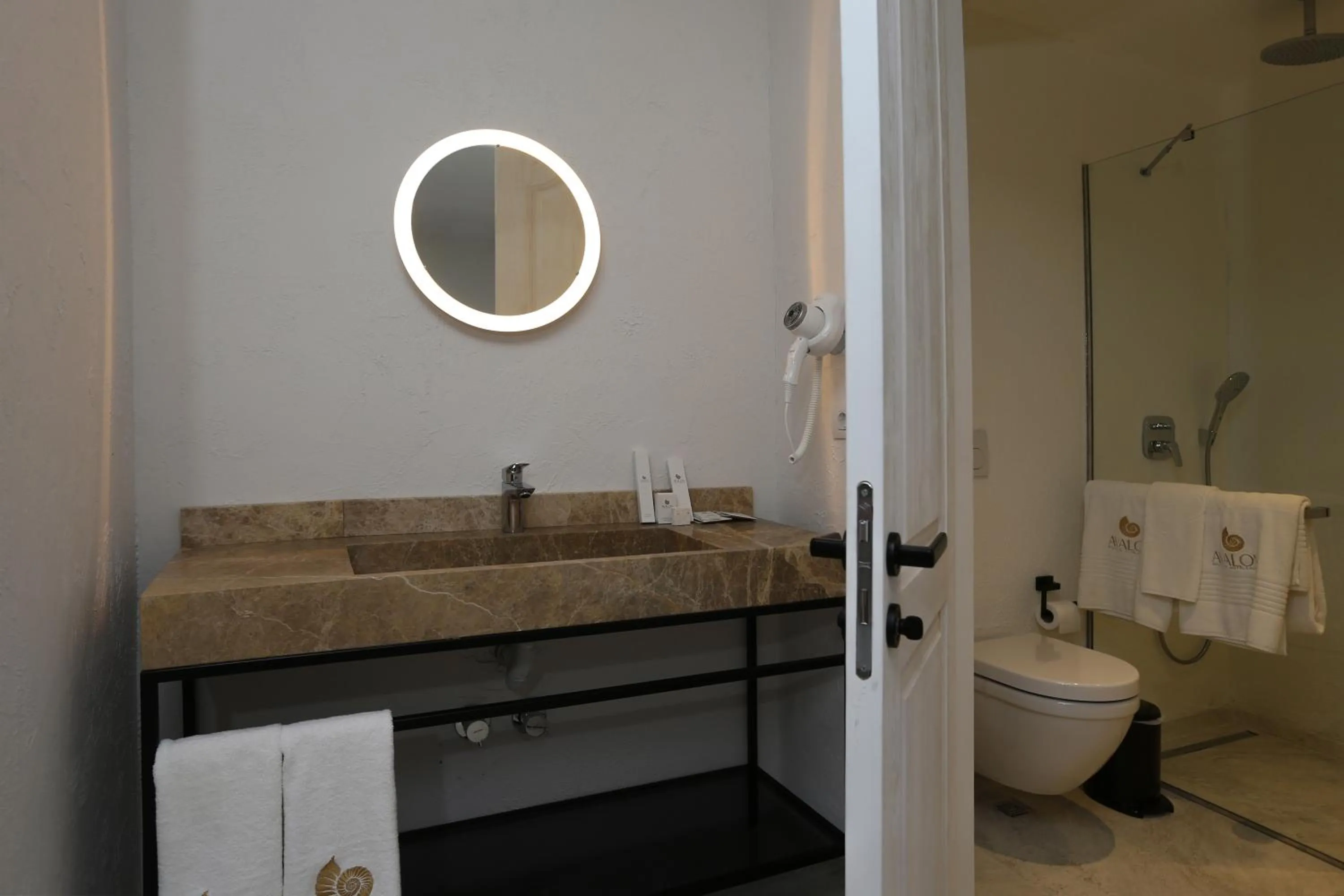 Bathroom in Avalon Boutique Hotel & Suites