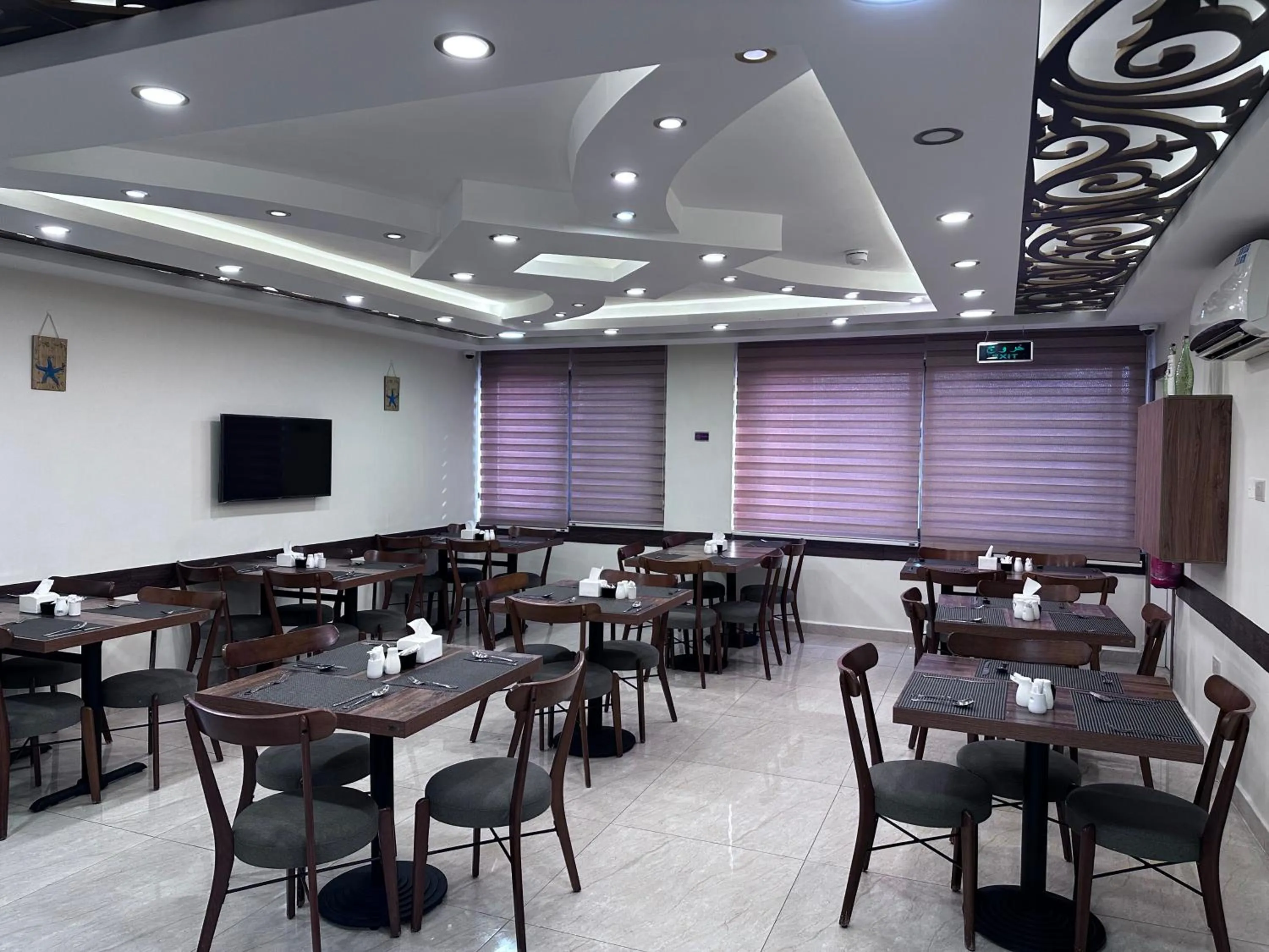 Restaurant/places to eat in TAJ Hotel