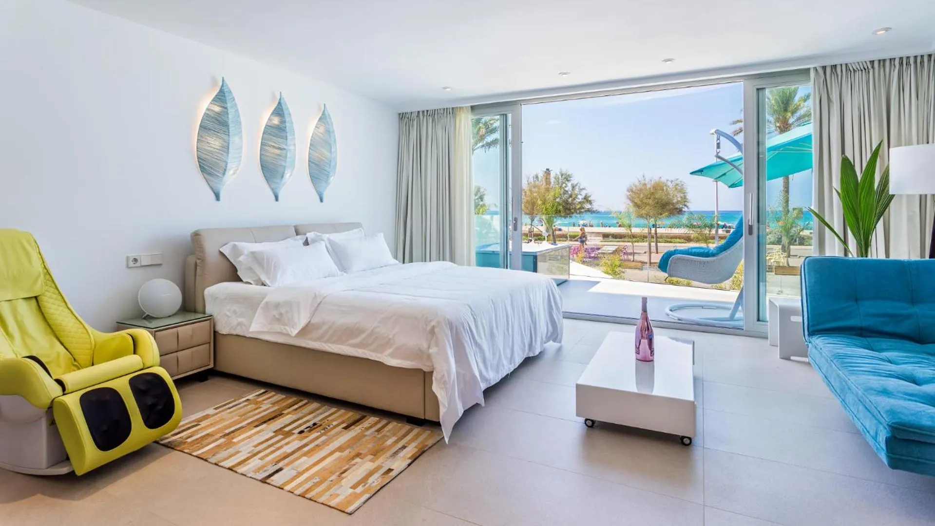 Living room, Bed in The Hype Beachhouse