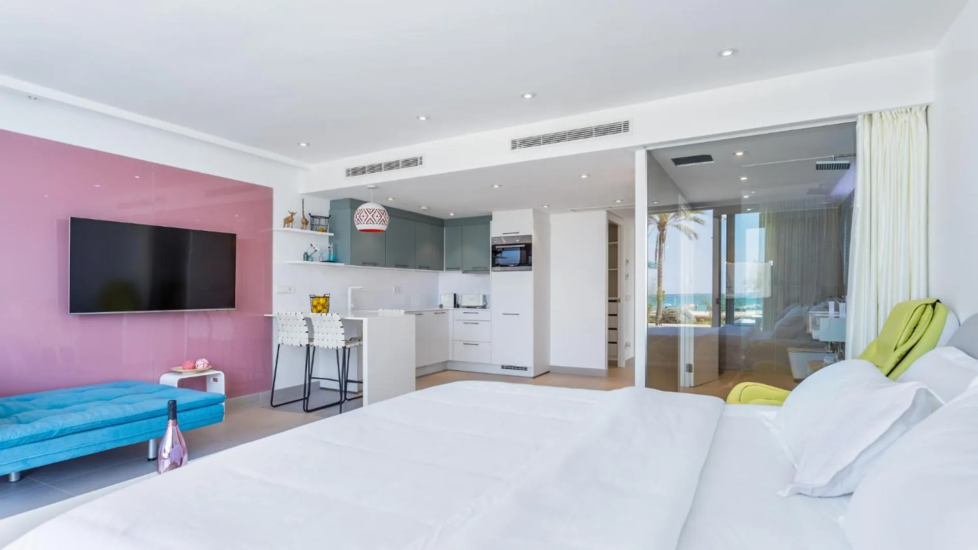 Photo of the whole room, Bed in The Hype Beachhouse