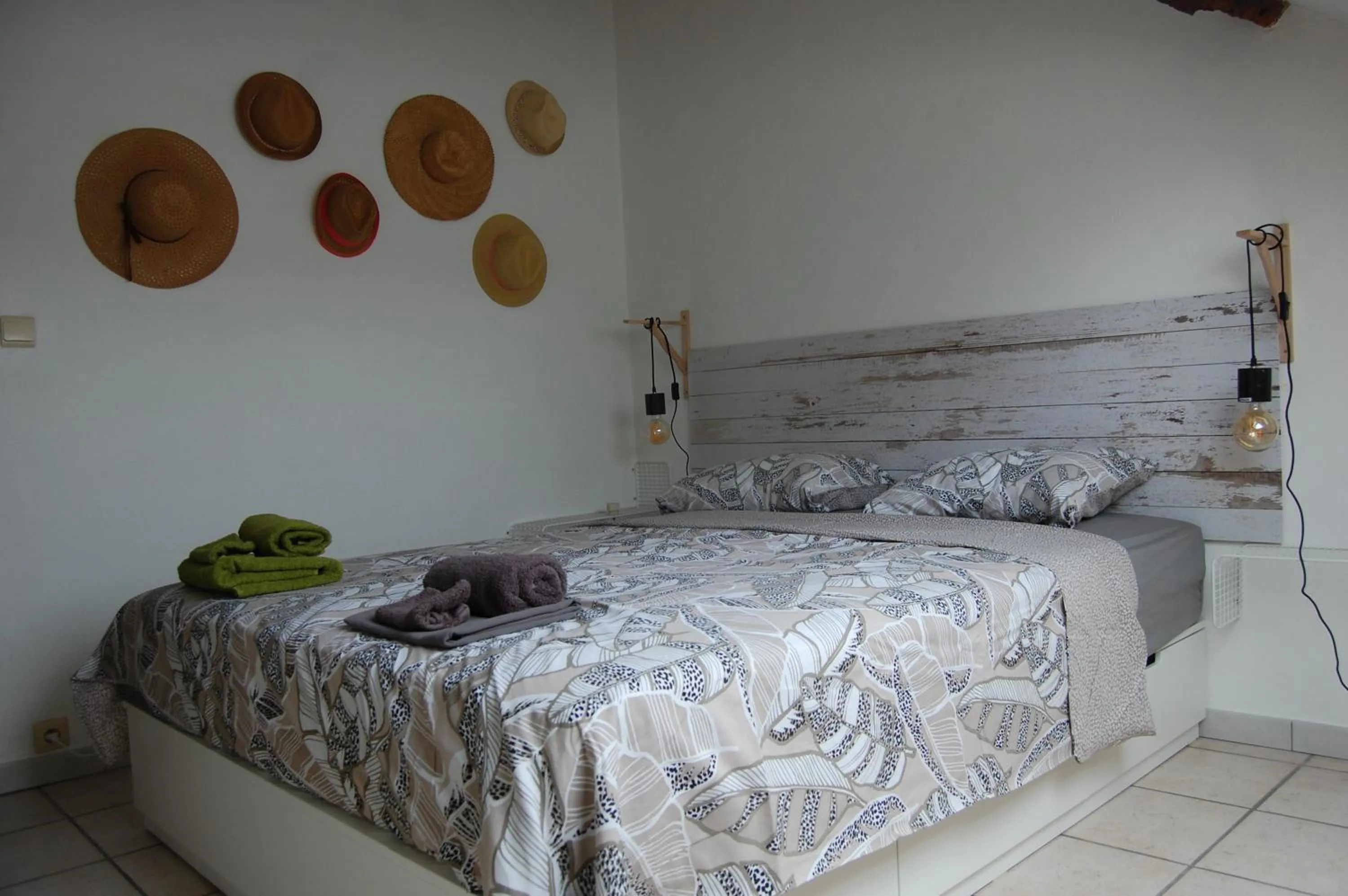 Bedroom, Bed in Appartement Fleurs des champs - Esc'Appart