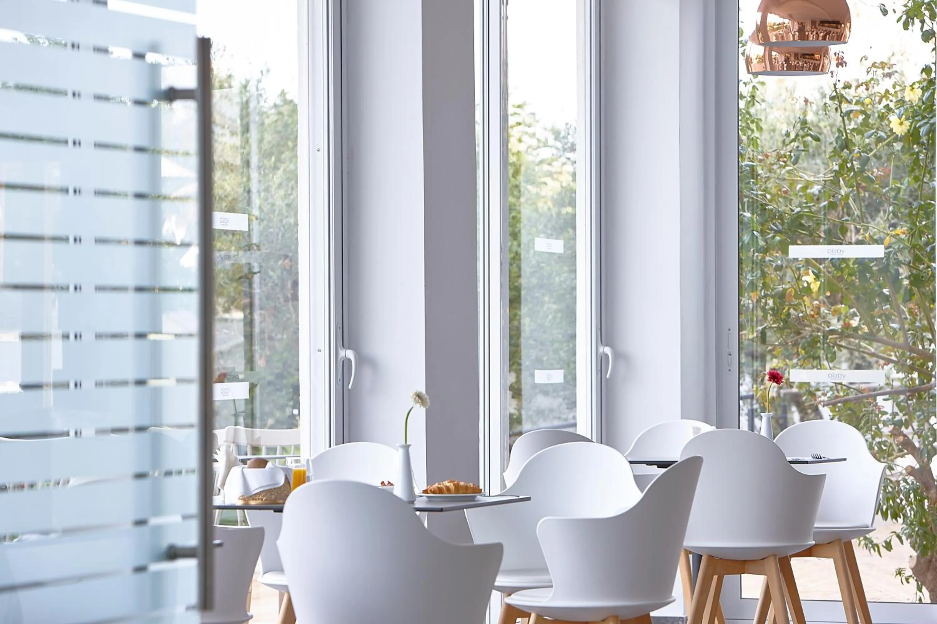 Restaurant/places to eat in Vasia Royal Hotel