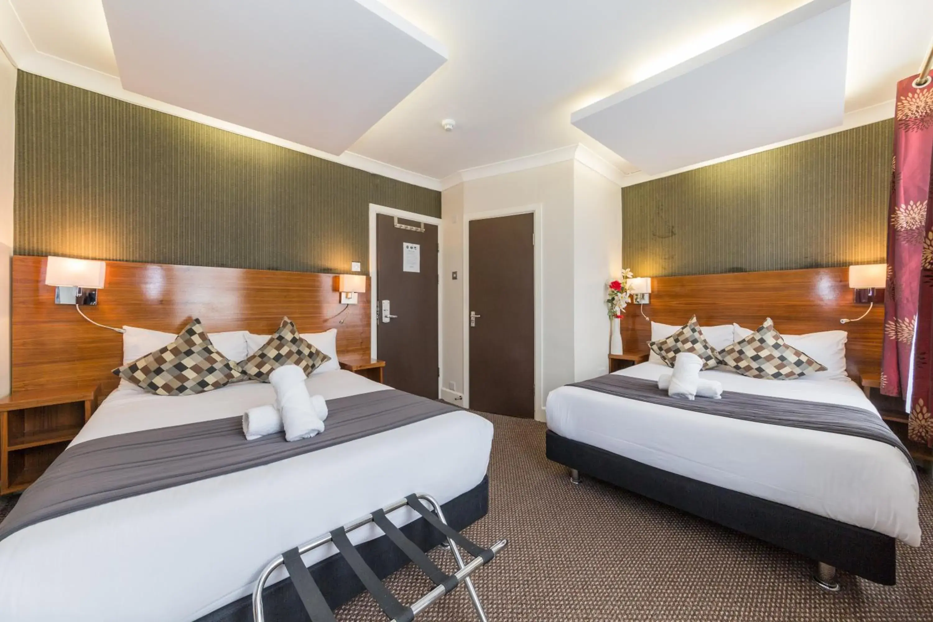 Photo of the whole room, Bed in Chester Hotel Photo of the whole room, Bed in Chester Hotel