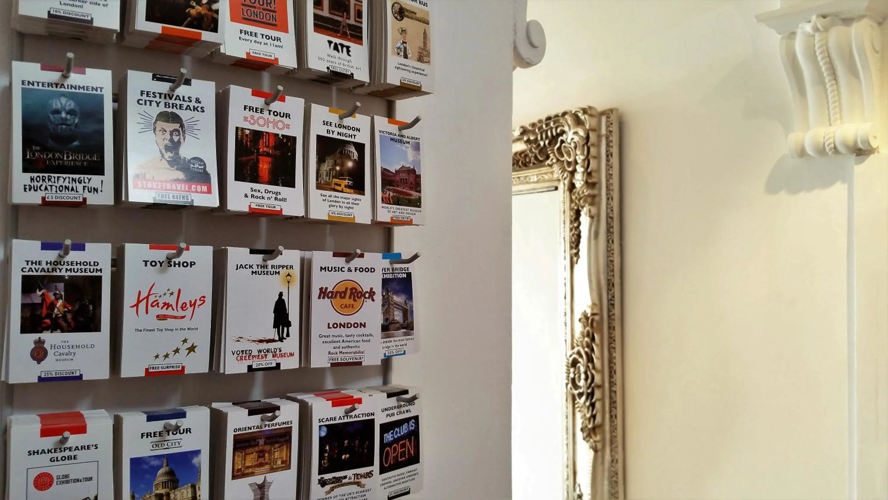 Lobby or reception in Chester Hotel