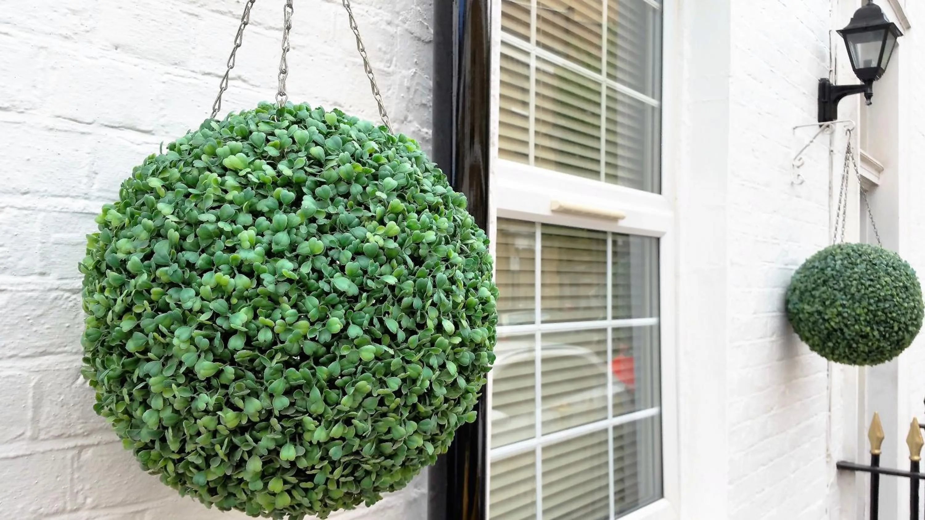 Facade/entrance in Chester Hotel