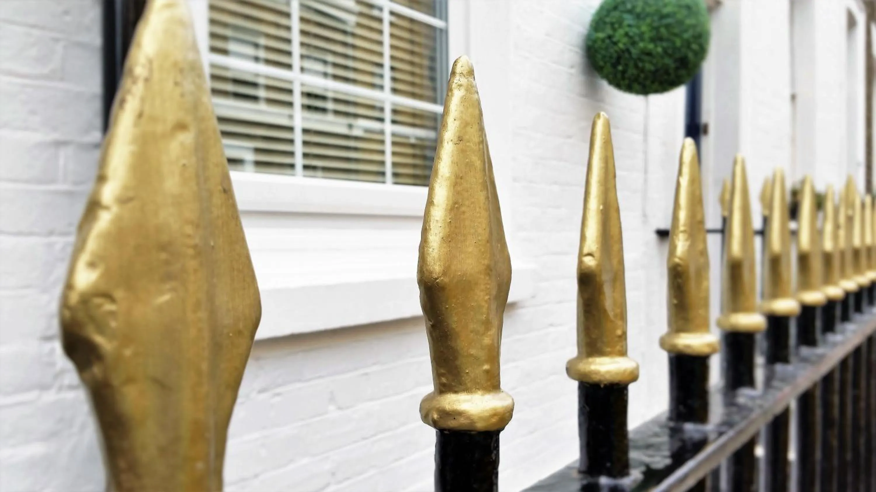 Facade/entrance in Chester Hotel