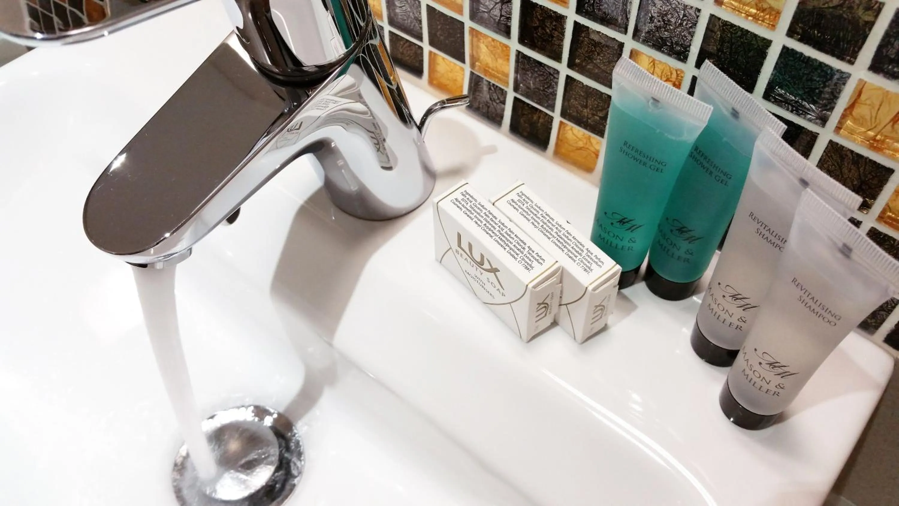 Toilet in Chester Hotel