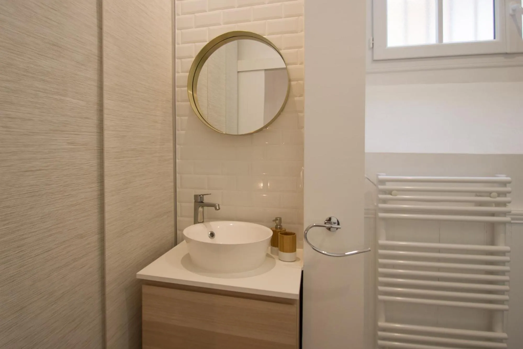Bathroom in La Dame du Taur by Cocoonr