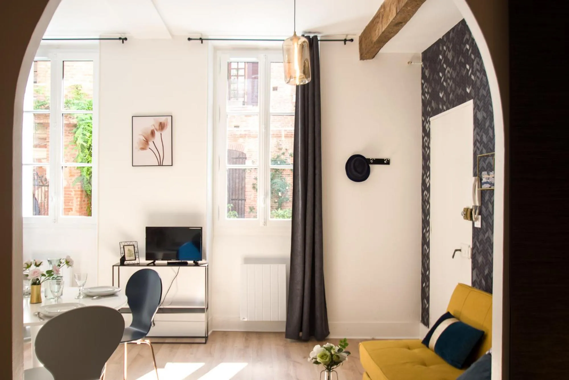 Living room in La Dame du Taur by Cocoonr