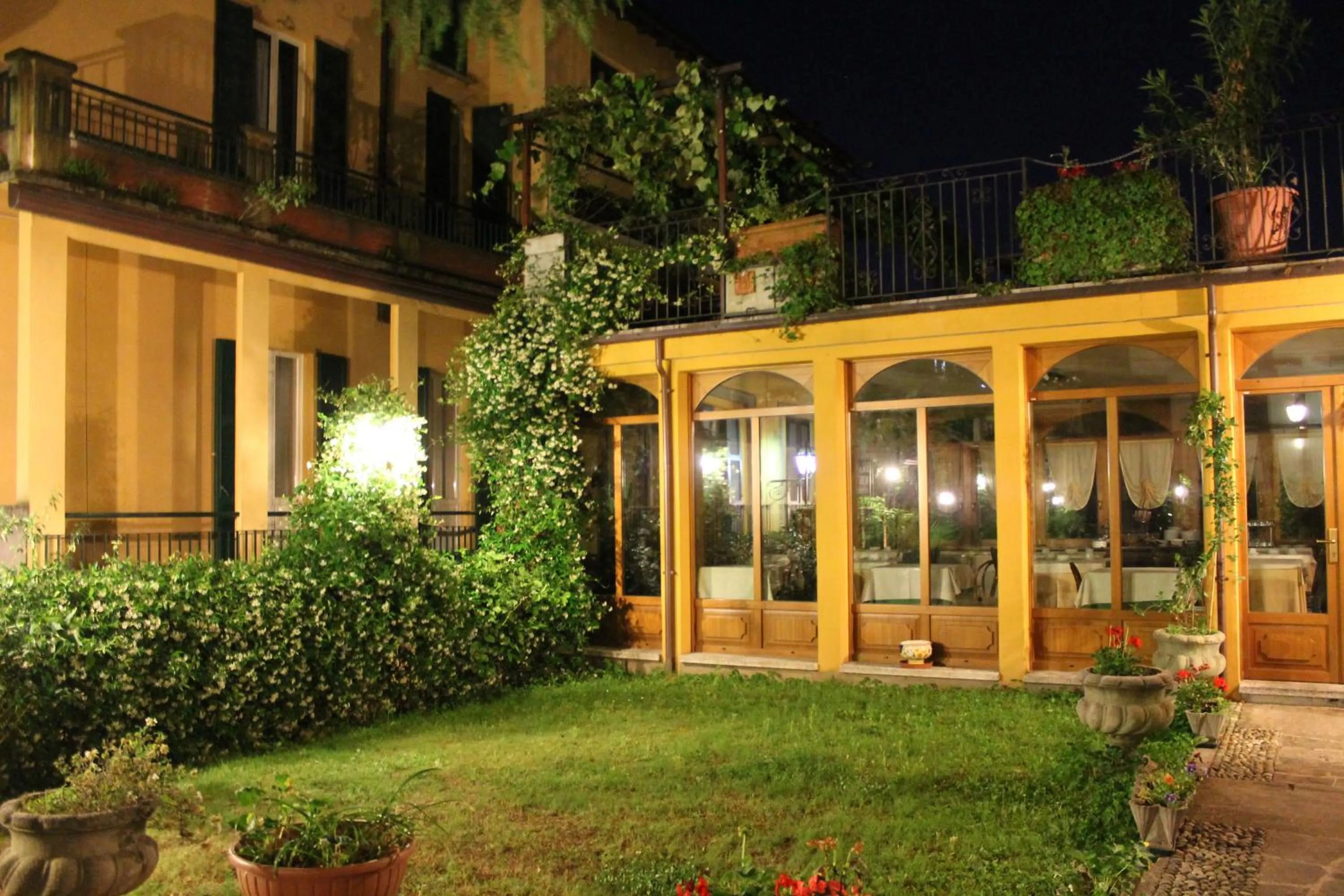 Facade/entrance in Hotel Centrale Bellagio