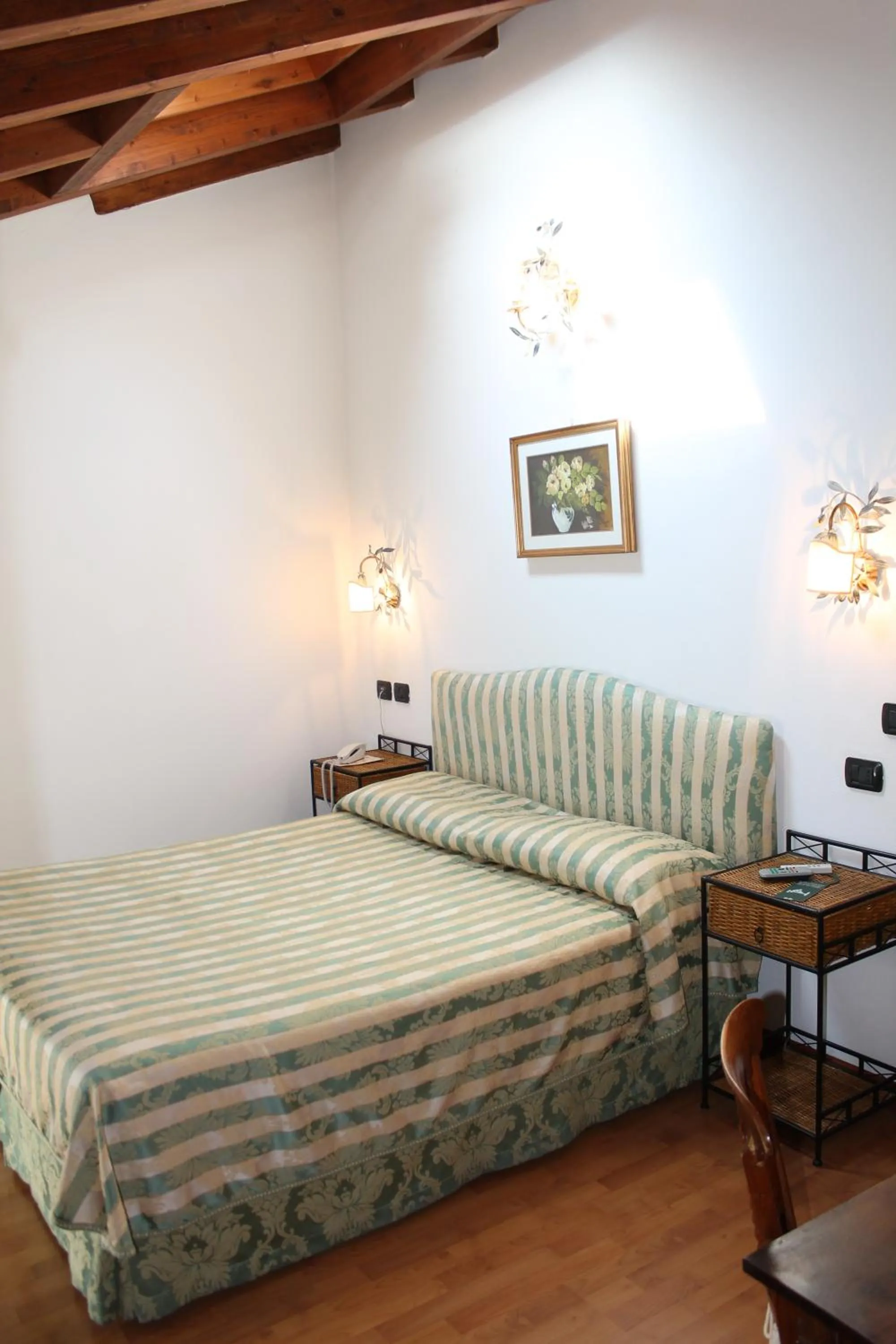 Photo of the whole room, Bed in Hotel Centrale Bellagio