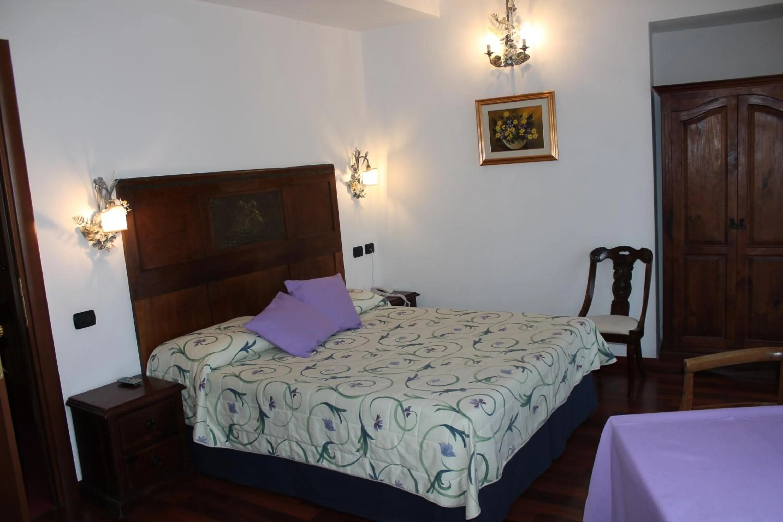 Photo of the whole room, Bed in Hotel Centrale Bellagio