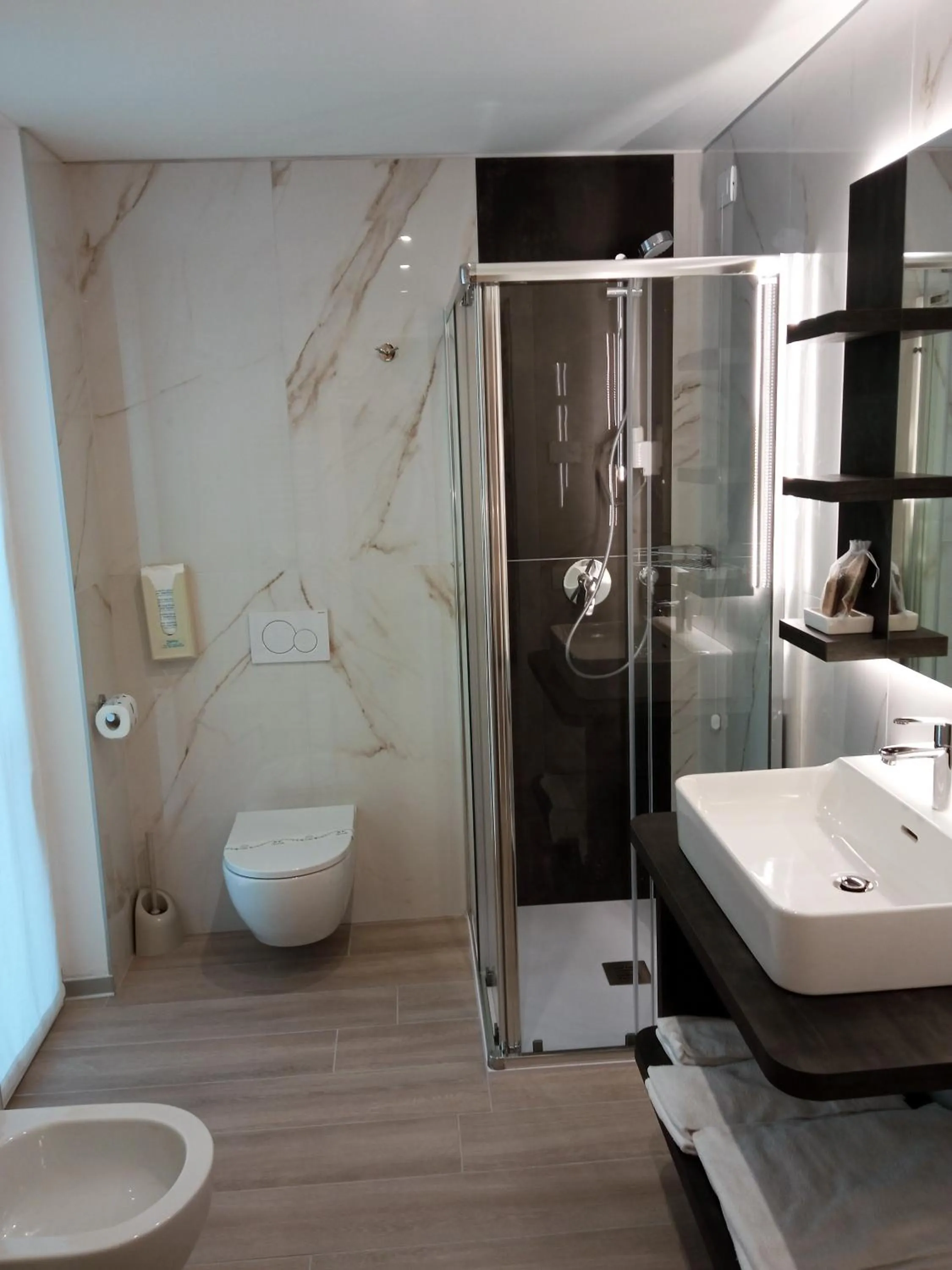 Shower in Hotel Orchidea