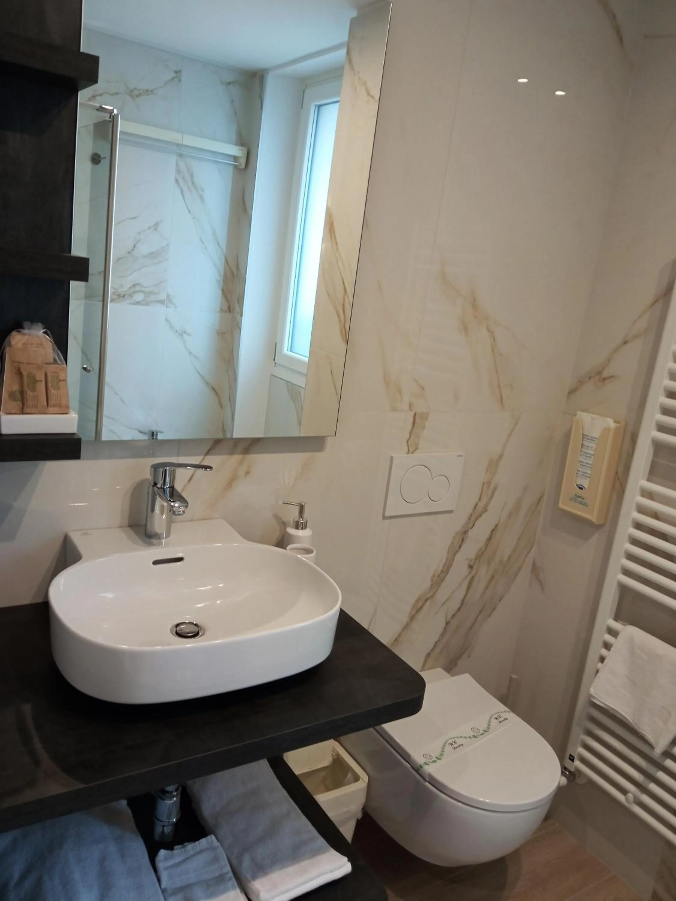 Bathroom in Hotel Orchidea