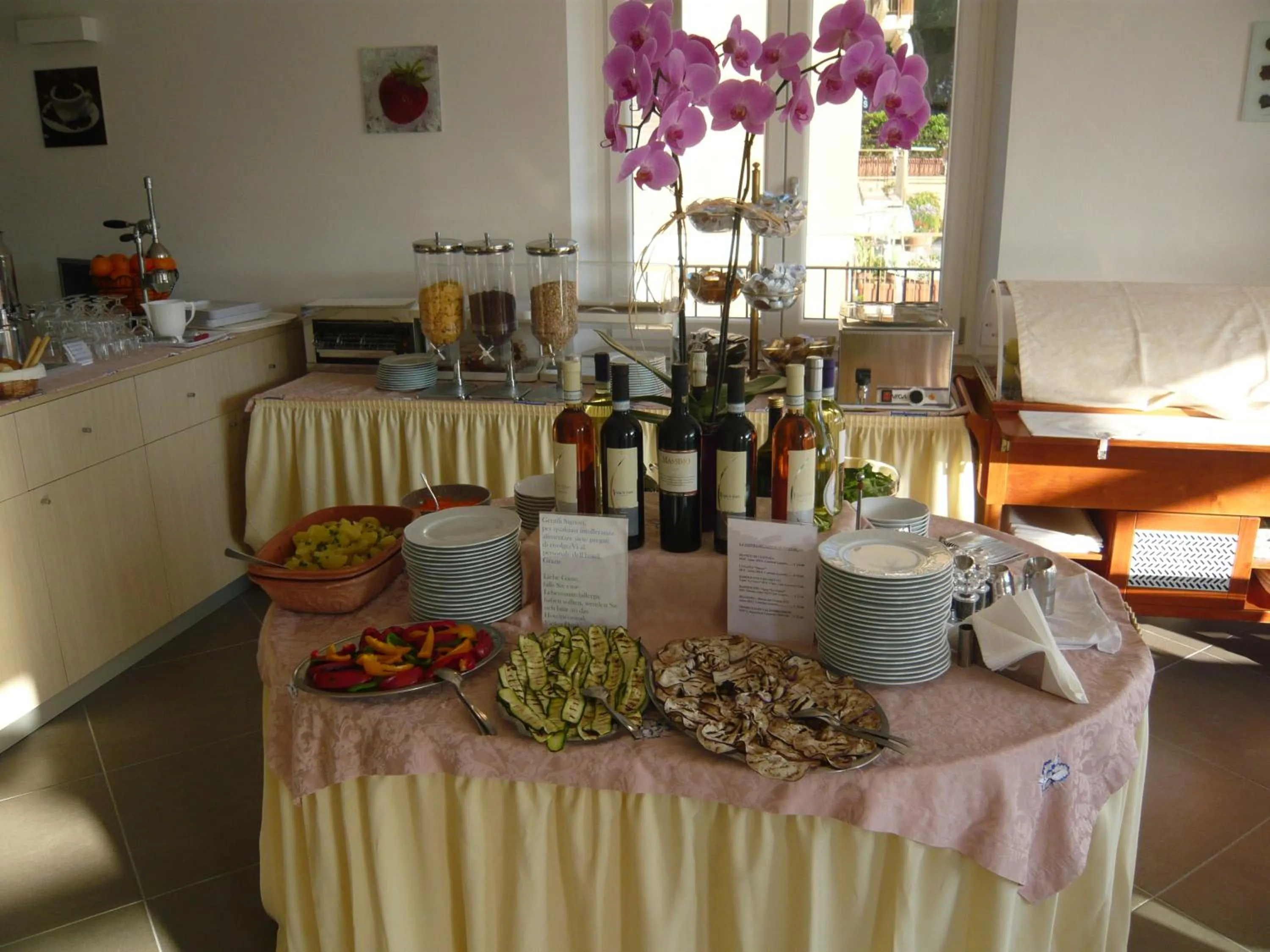 Restaurant/places to eat in Hotel Orchidea