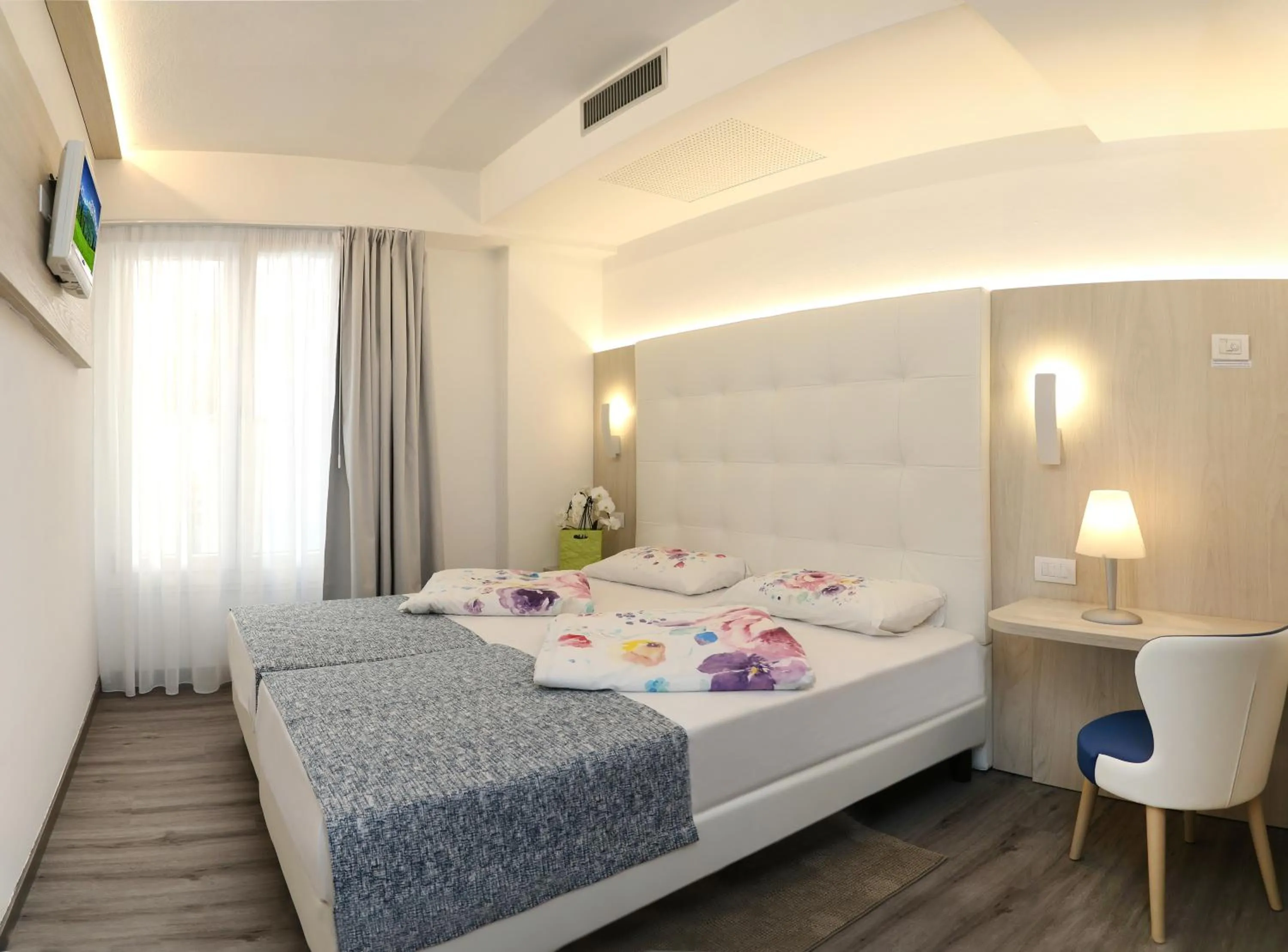 Bed in Hotel Orchidea