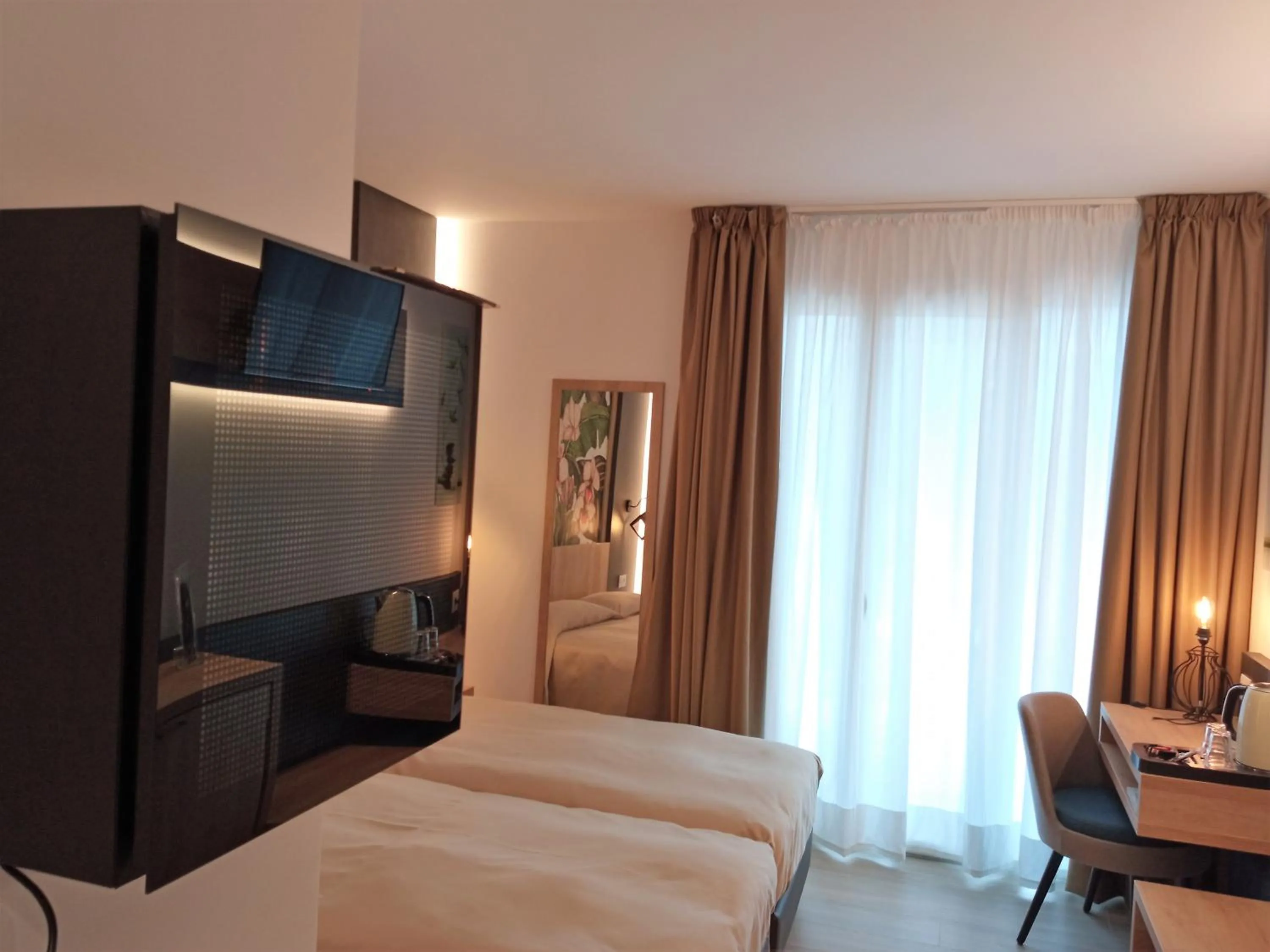 oven, Bed in Hotel Orchidea