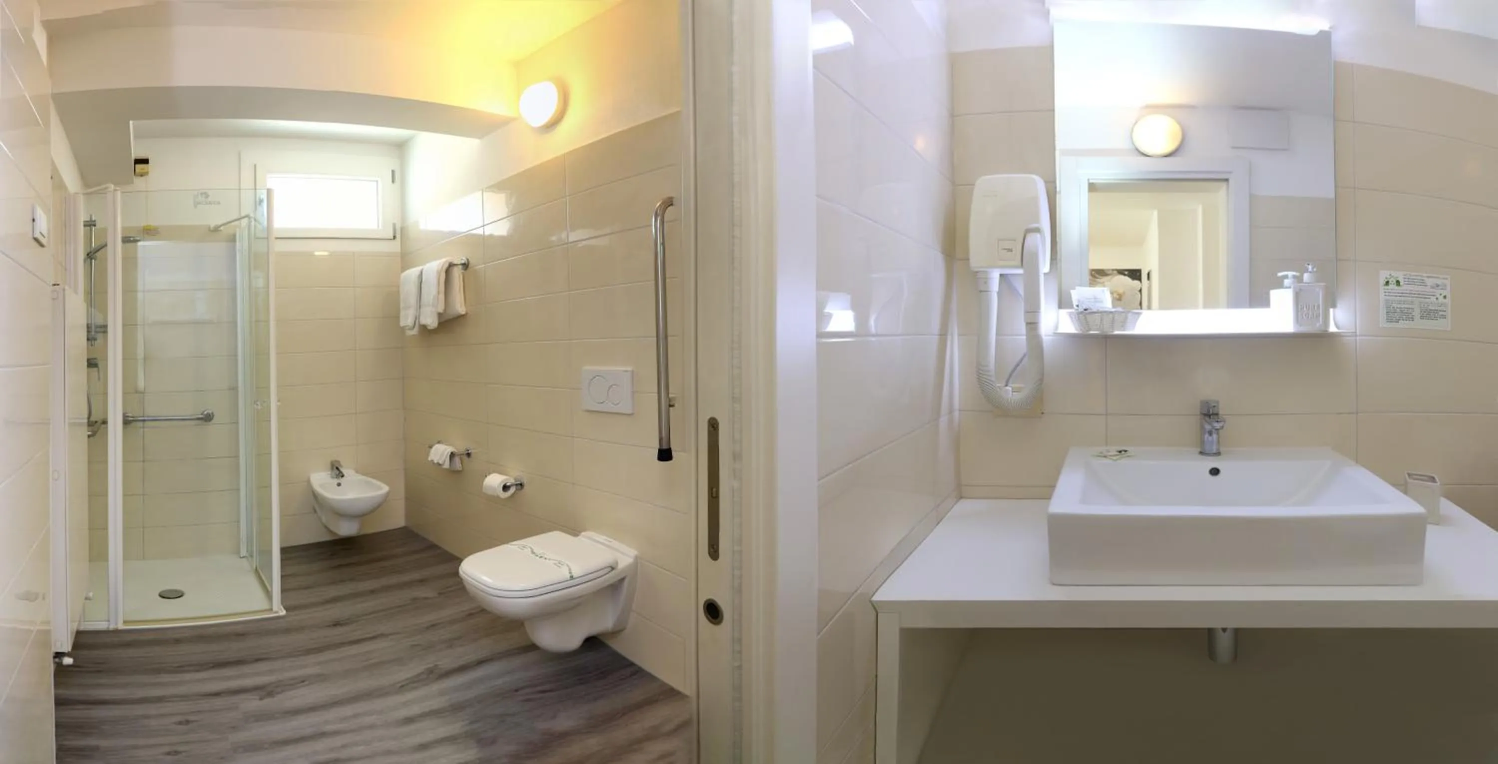 Bathroom in Hotel Orchidea