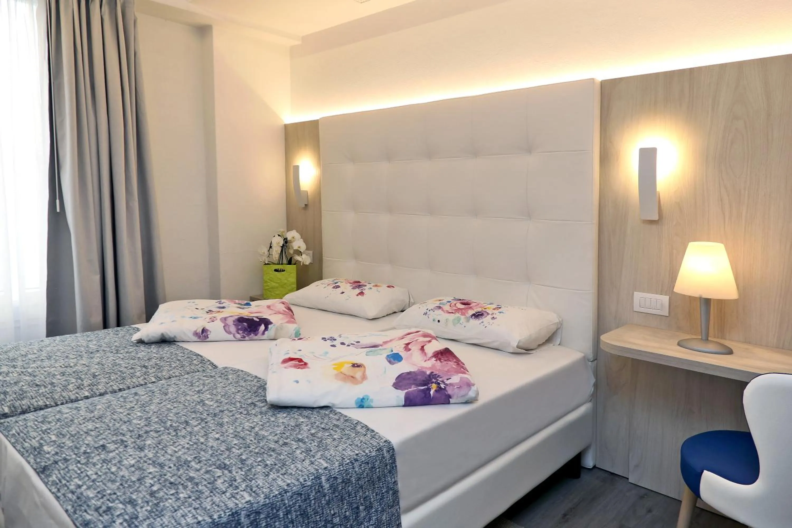 Bed in Hotel Orchidea