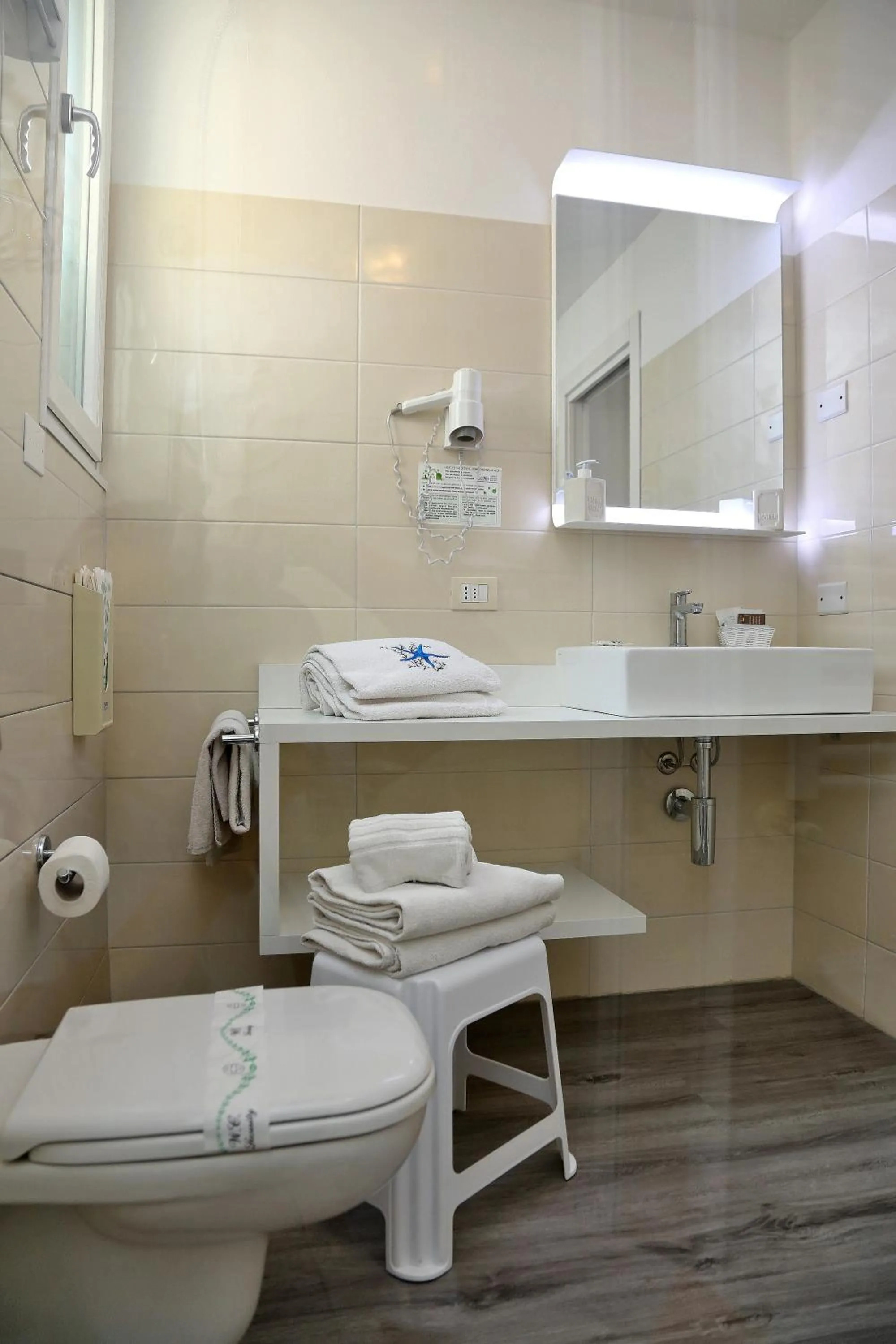 Bathroom in Hotel Orchidea