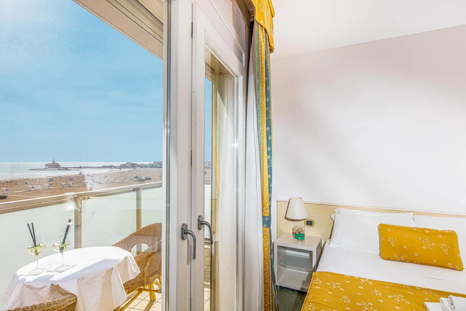 Bed in Hotel Karinzia