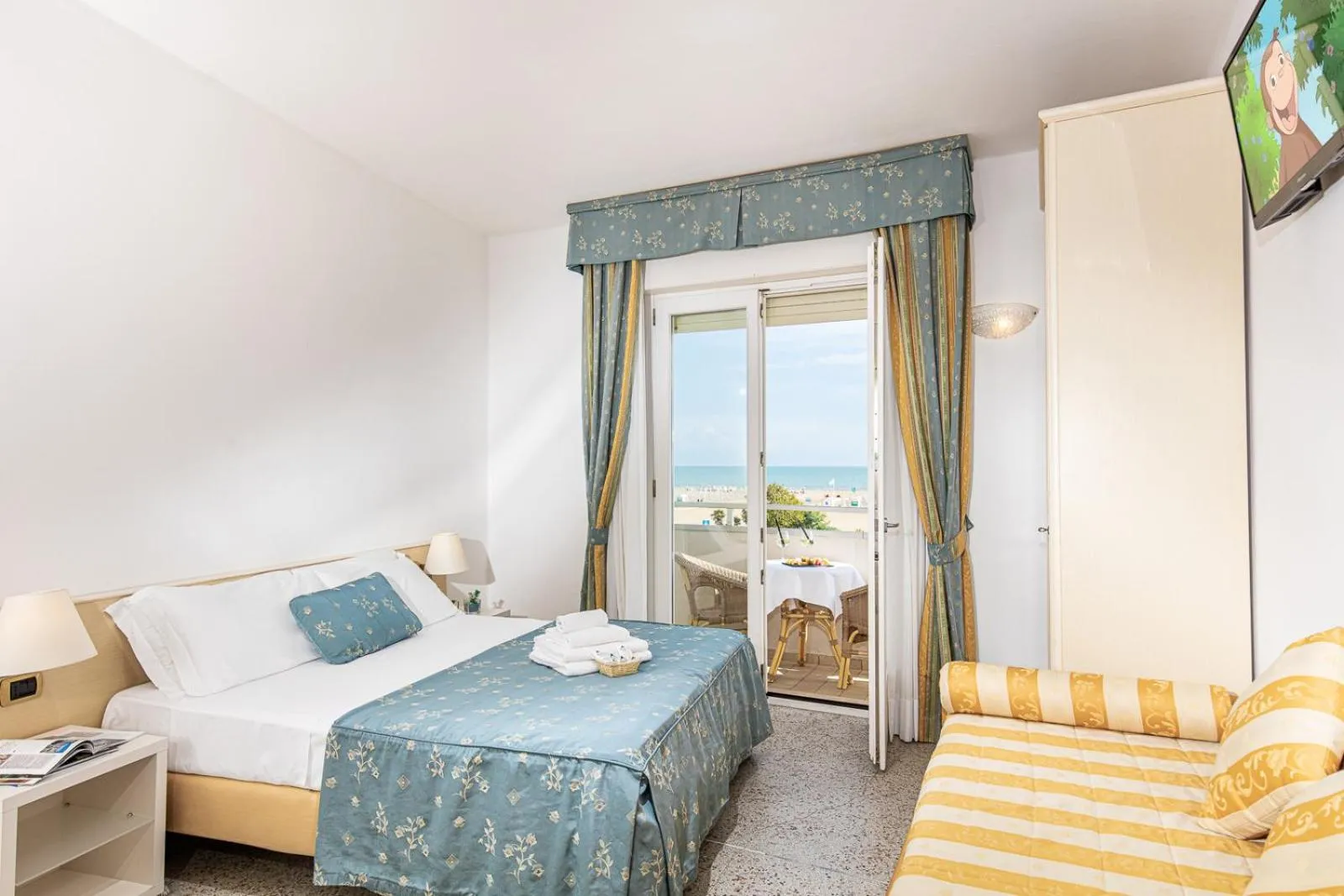 Bed in Hotel Karinzia