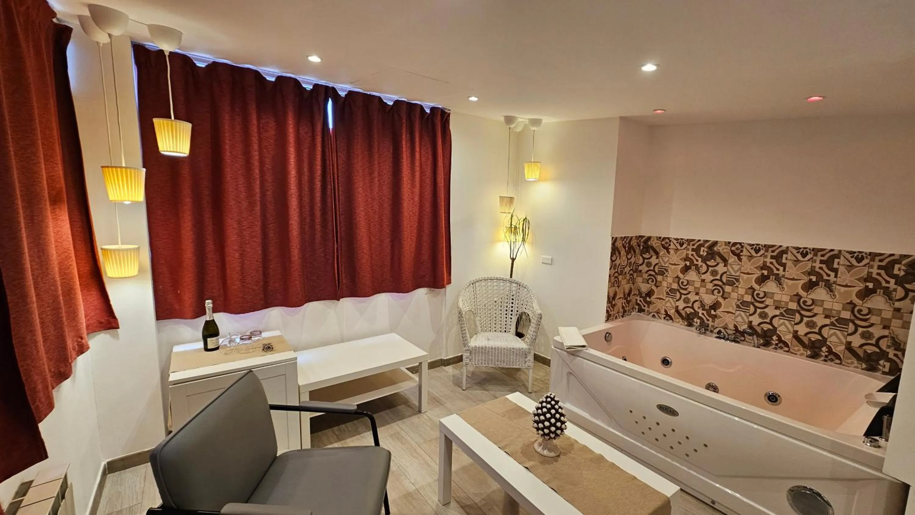 Hot Tub in B&B Triskèles Adult Only