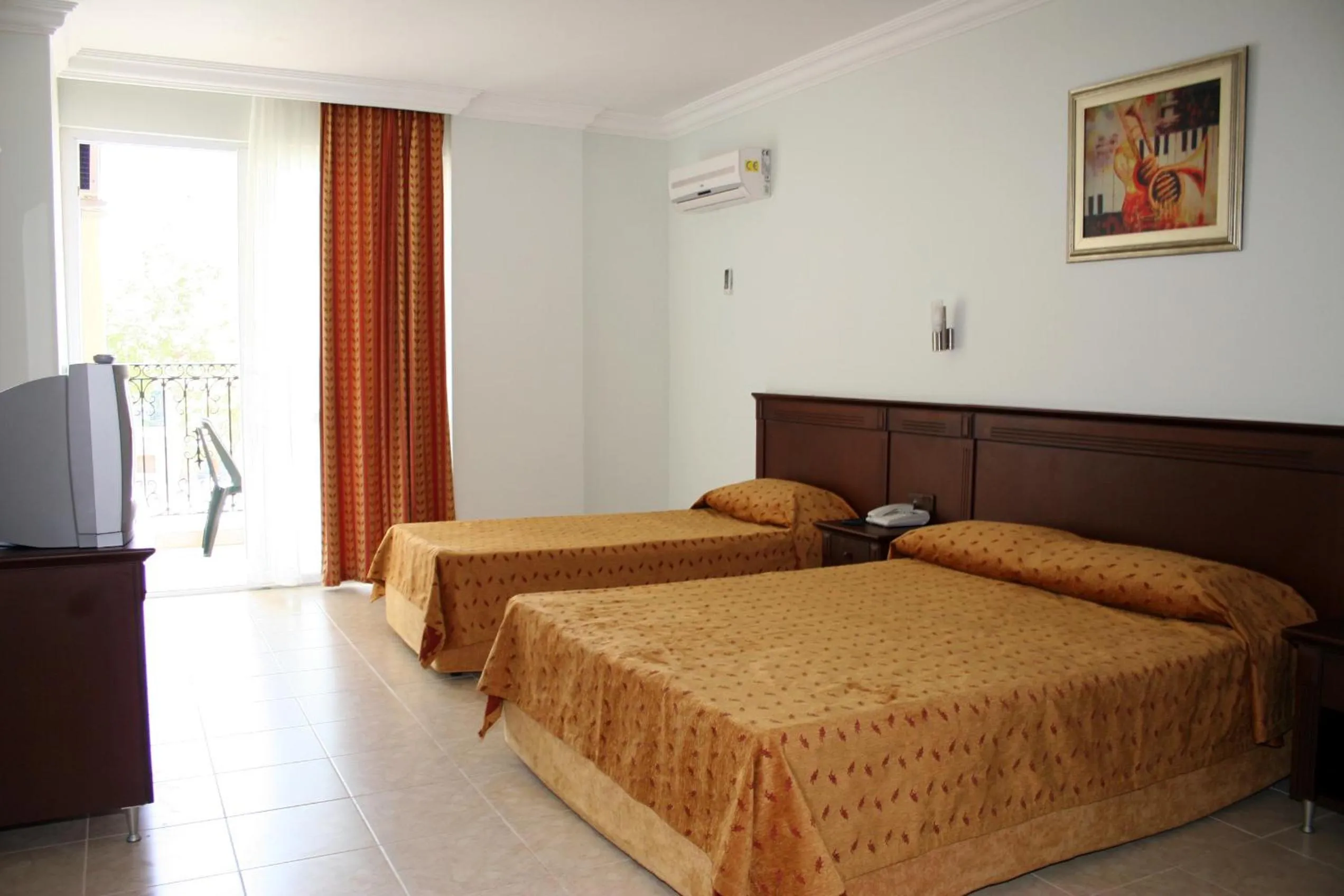 Bed in Kleopatra Royal Palm Hotel