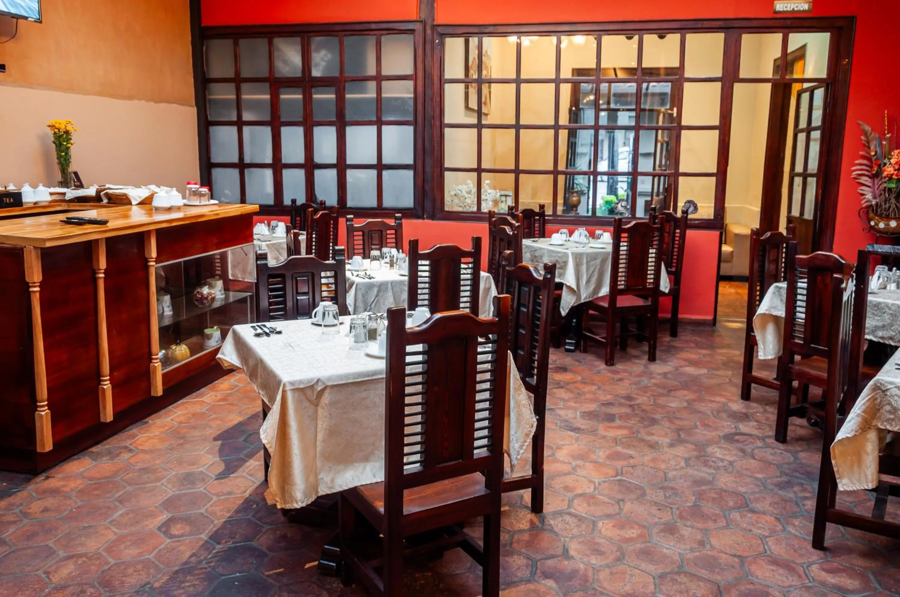 Restaurant/places to eat in Hotel Calle Angosta