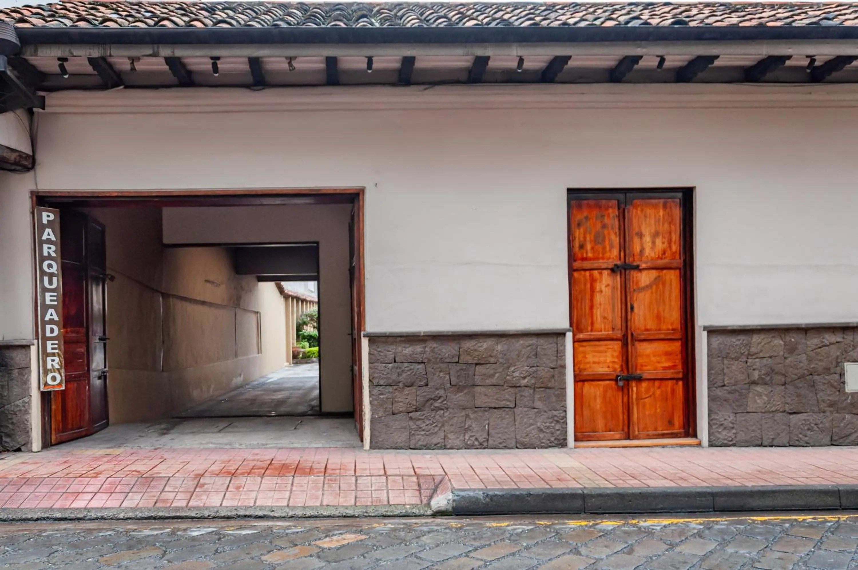 Property building in Hotel Calle Angosta