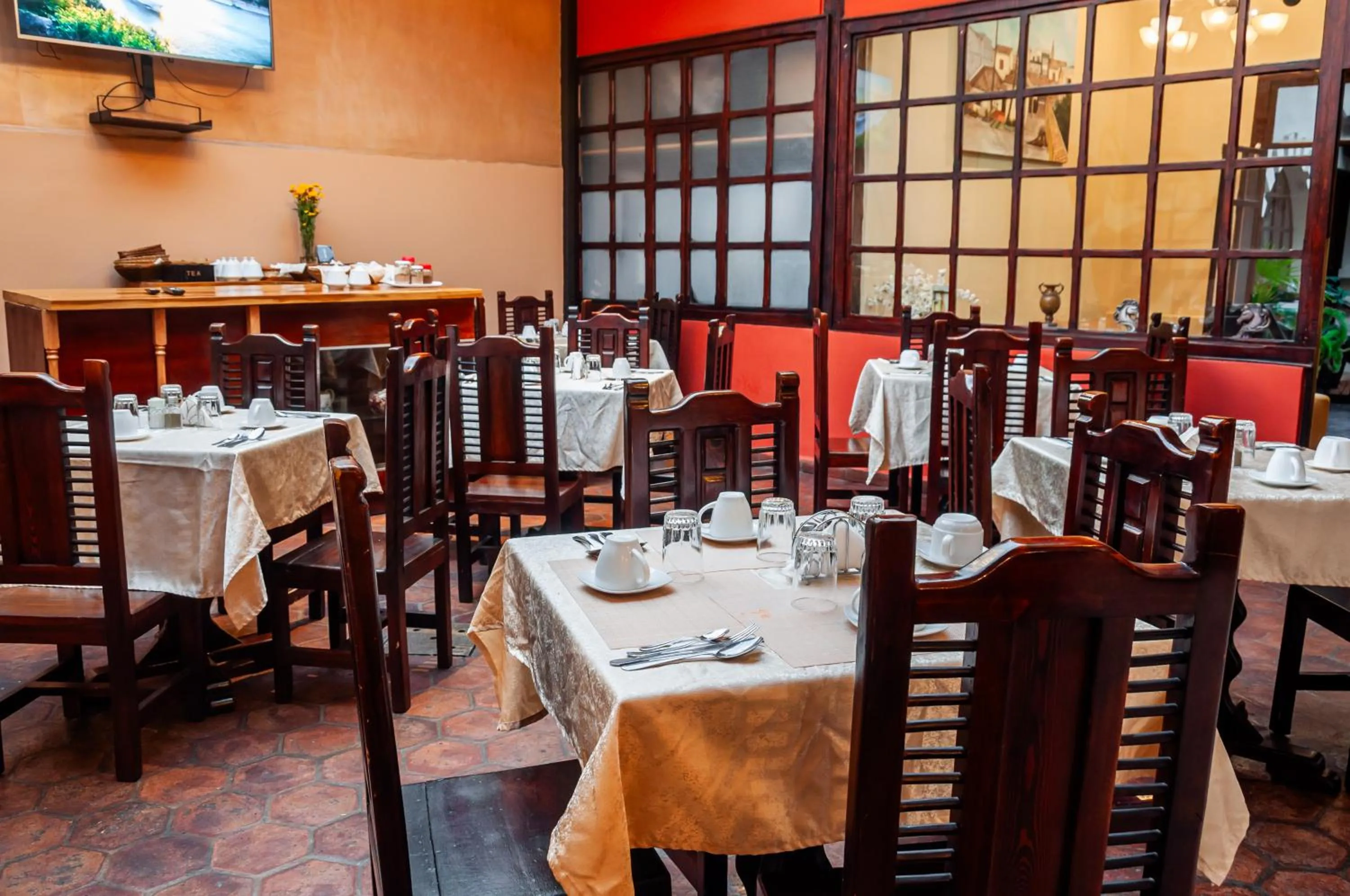 Restaurant/places to eat in Hotel Calle Angosta