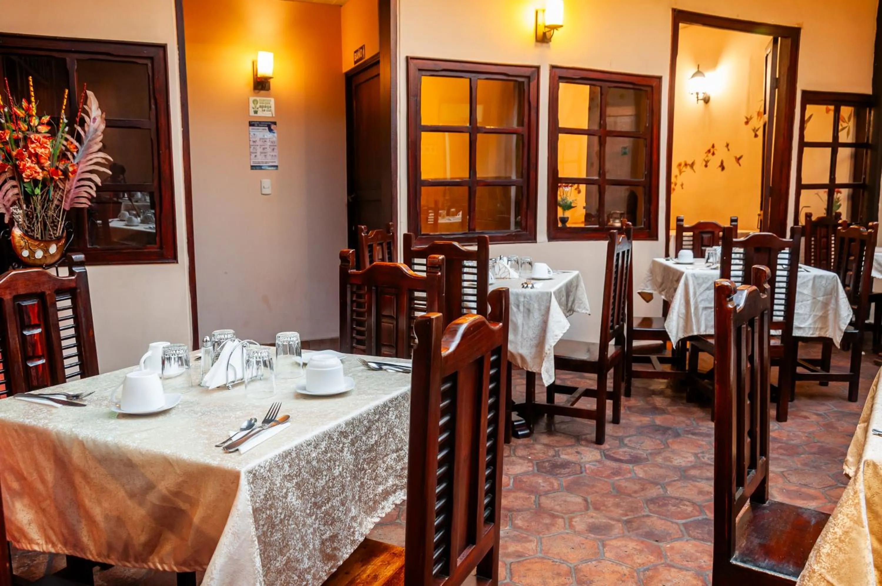 Restaurant/places to eat in Hotel Calle Angosta