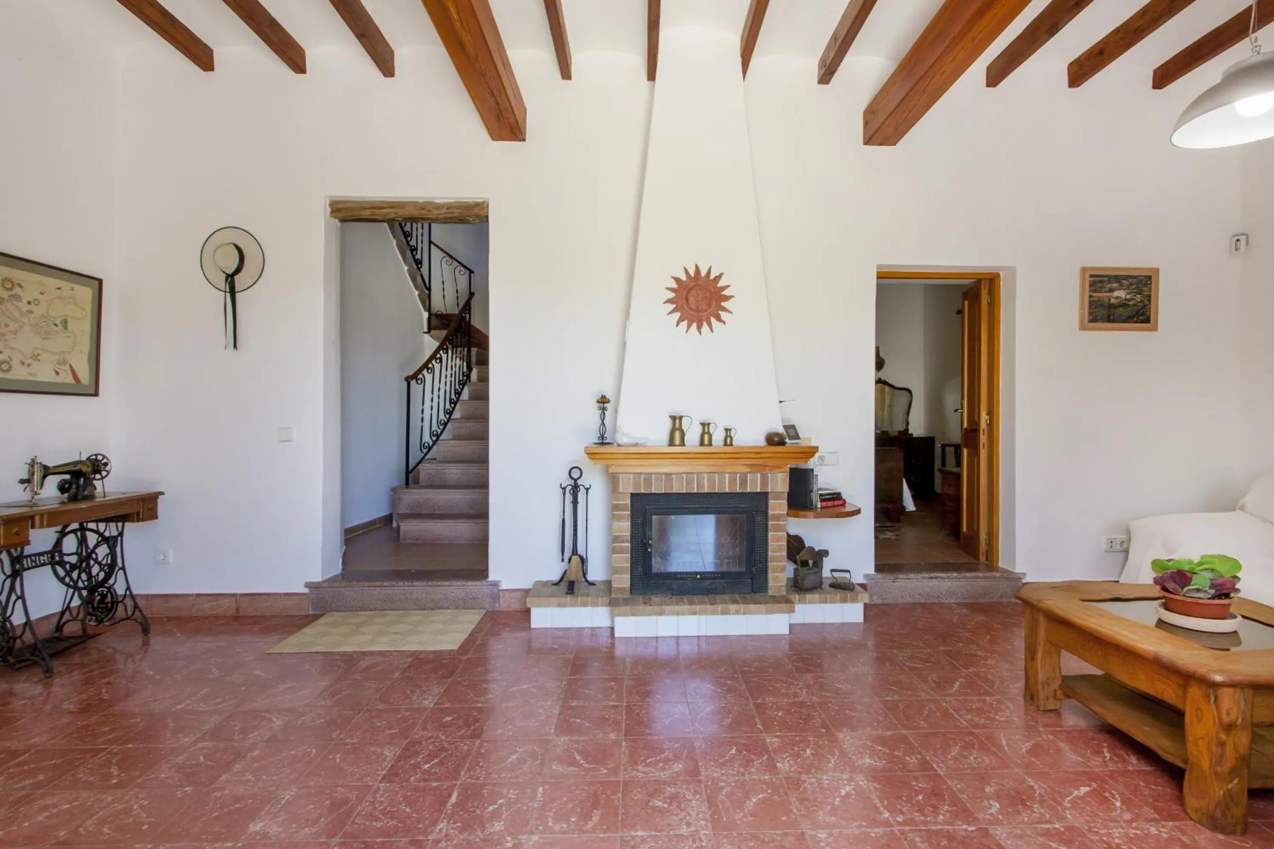 Communal lounge/ TV room in Pau de Baix