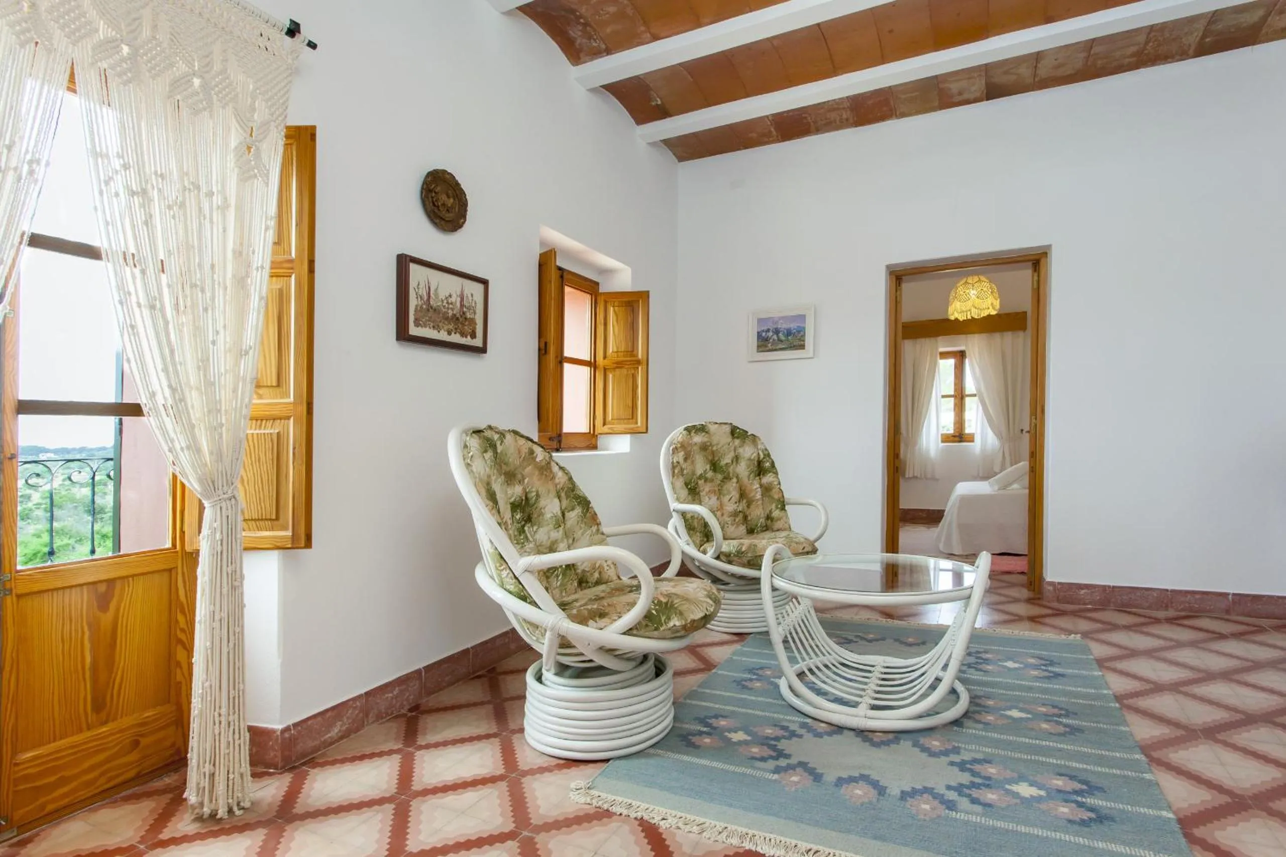 Communal lounge/ TV room in Pau de Baix