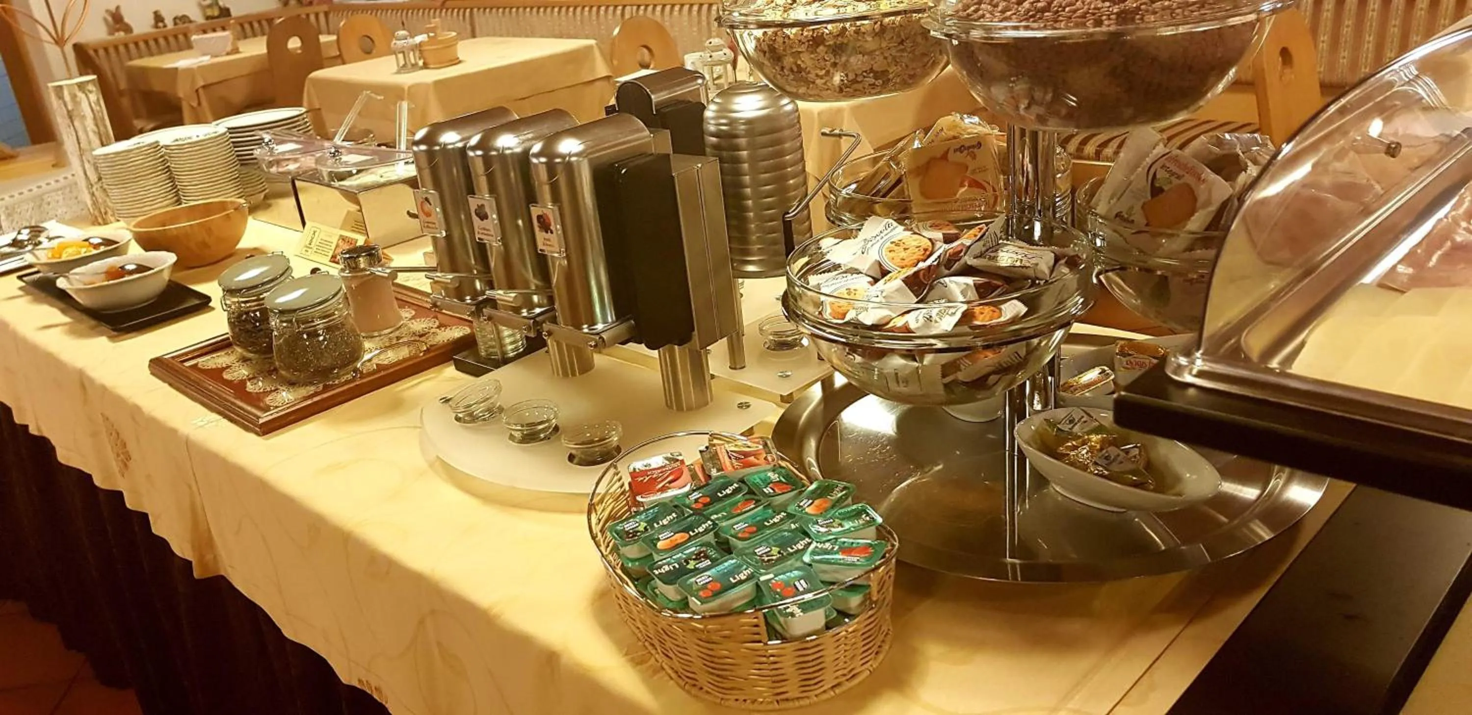 Food and drinks in Hotel Ciampian