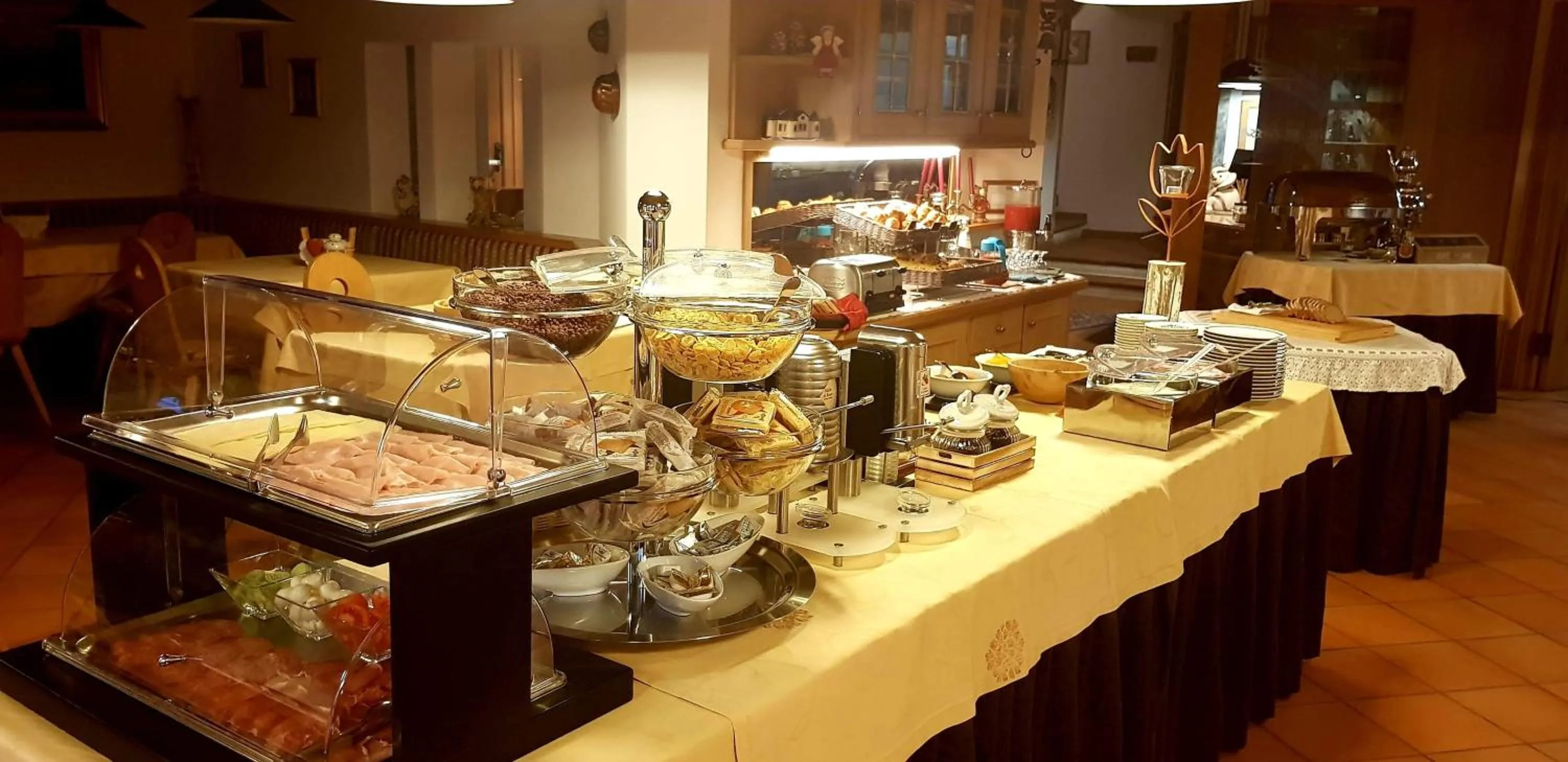 Food and drinks in Hotel Ciampian