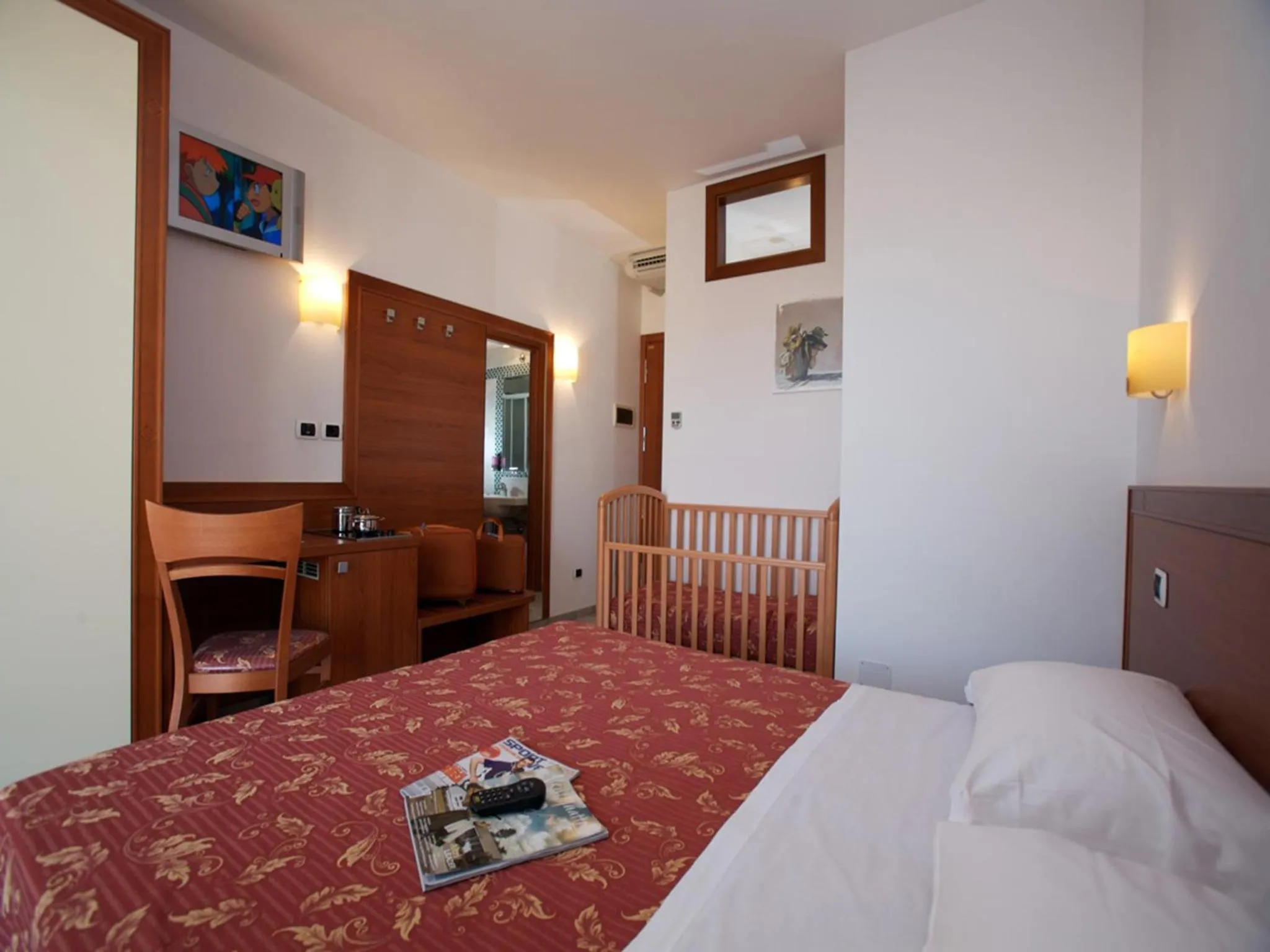 cot in Hotel Boracay