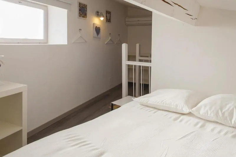 Bed in La Maison Vieille Maison d'Hôtes & Gîtes