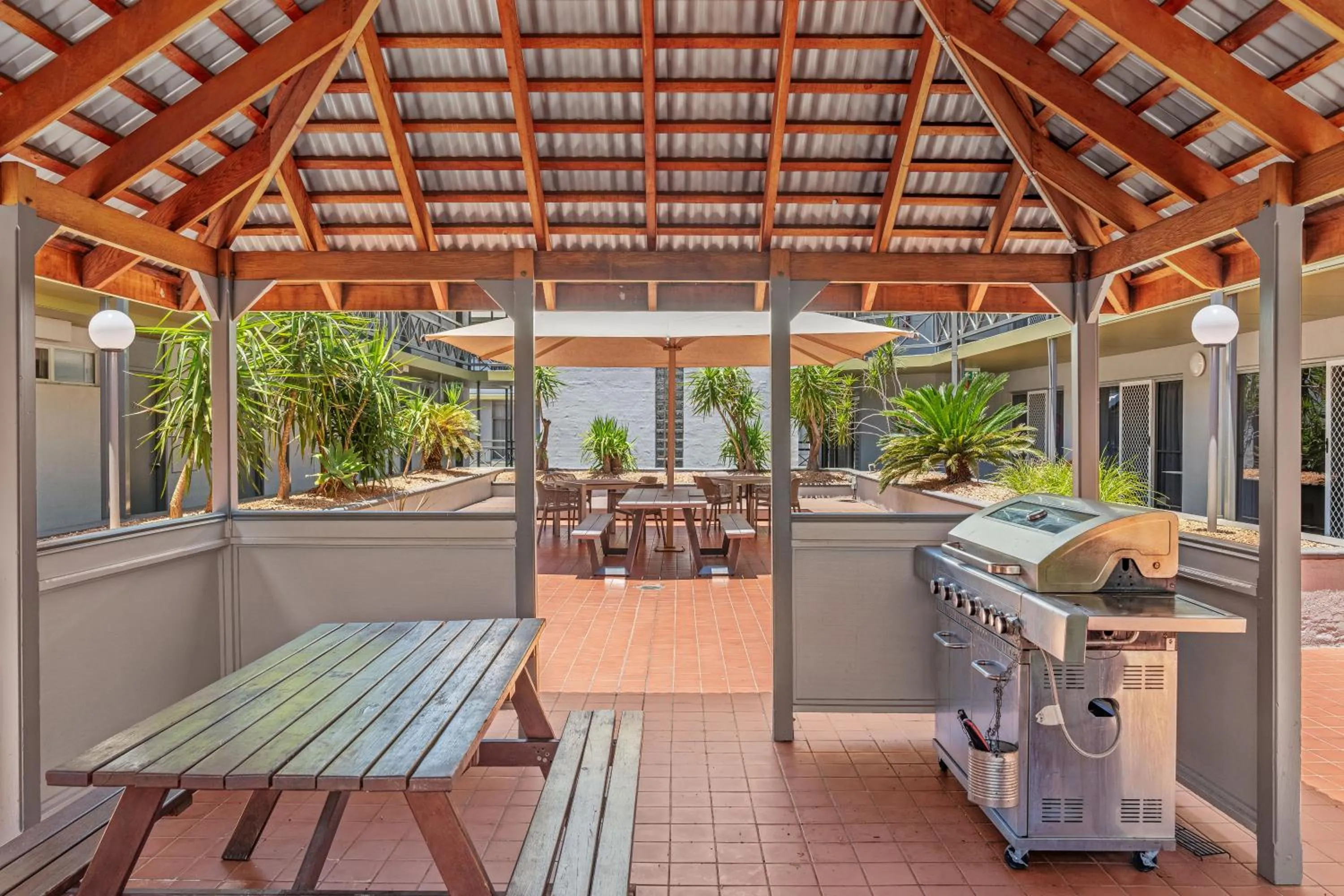 BBQ facilities in Stay at Alice Springs Hotel