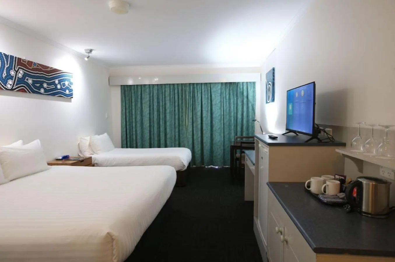 Bed in Stay at Alice Springs Hotel