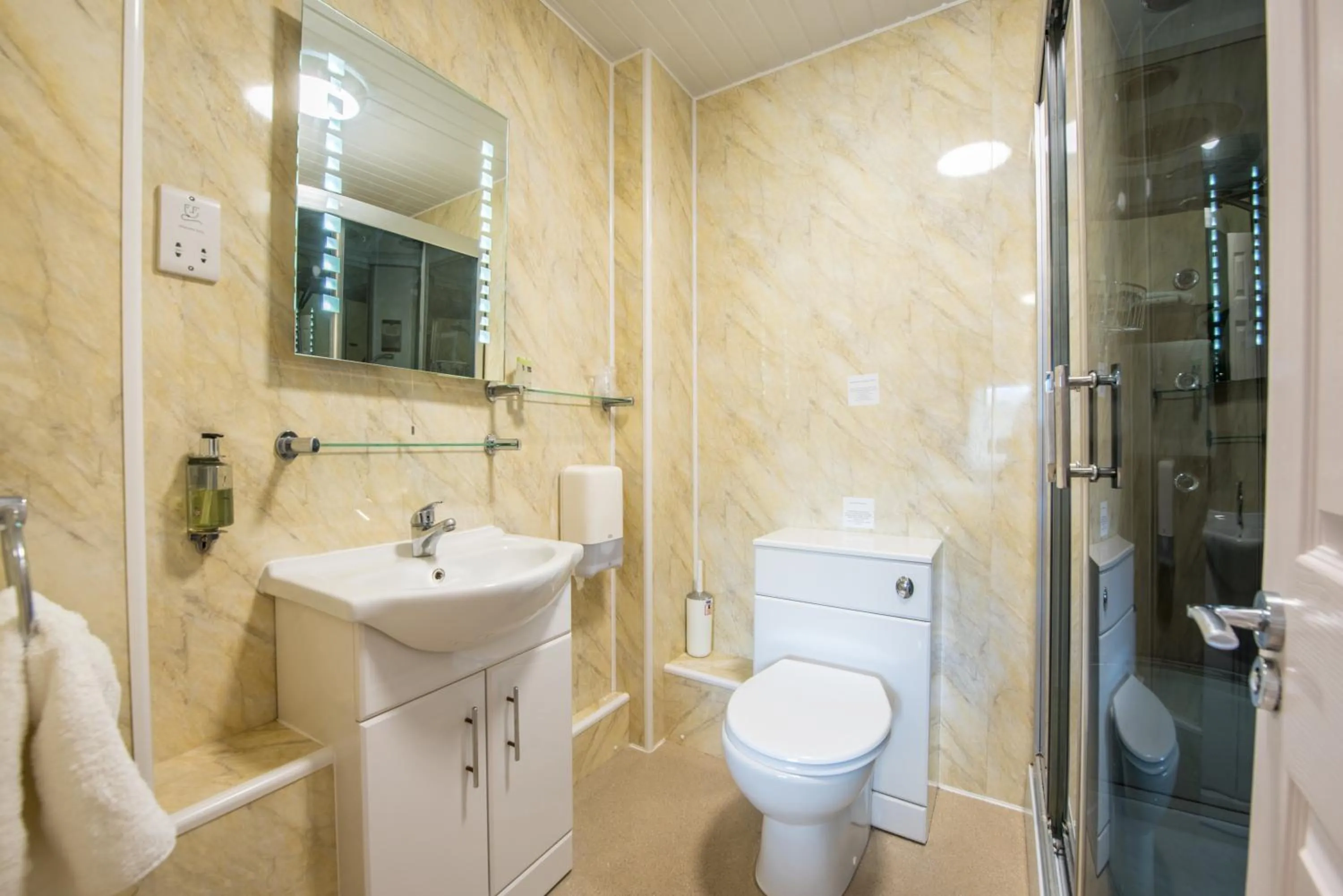 Shower in The Coach House Hotel