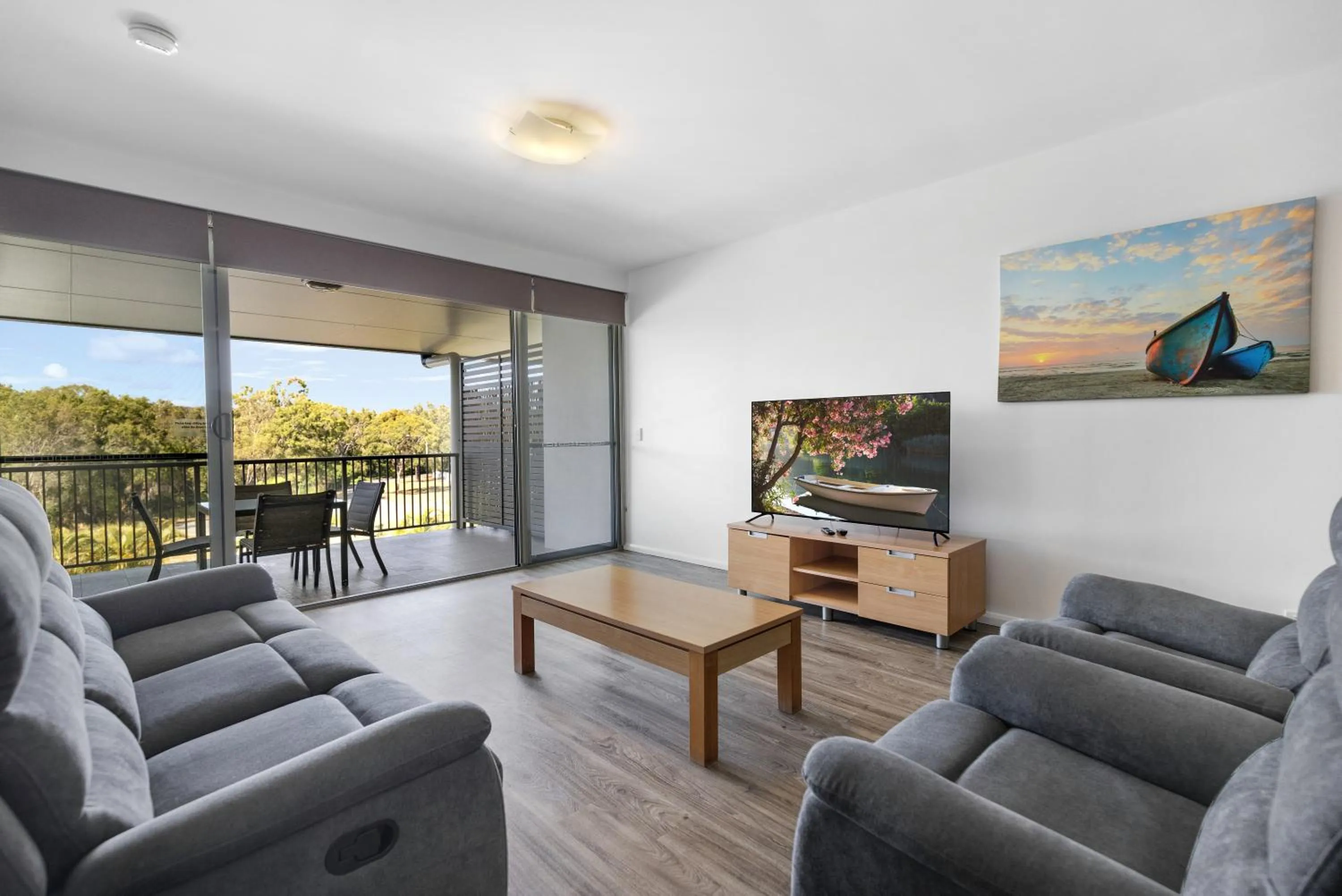 TV and multimedia in Beaches on Lammermoor Apartments